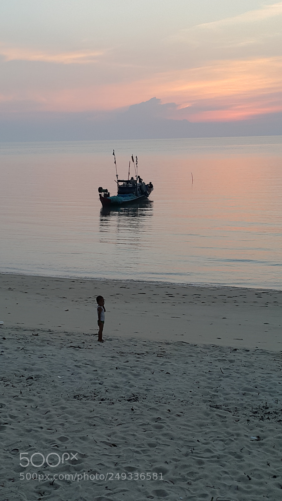 Samsung Galaxy Note4 sample photo. Awaiting his father... photography