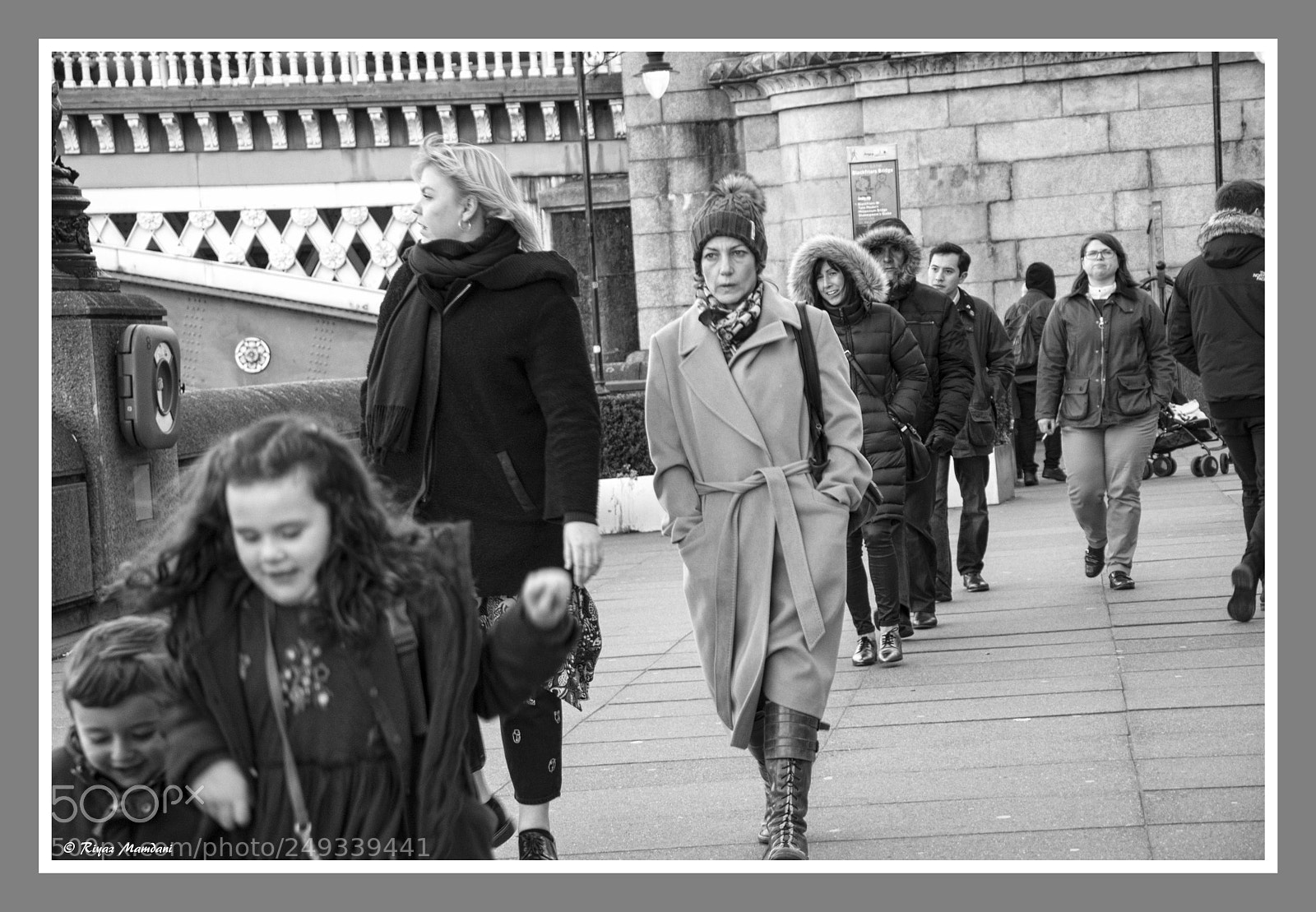 Nikon D500 sample photo. Walking on the thames photography