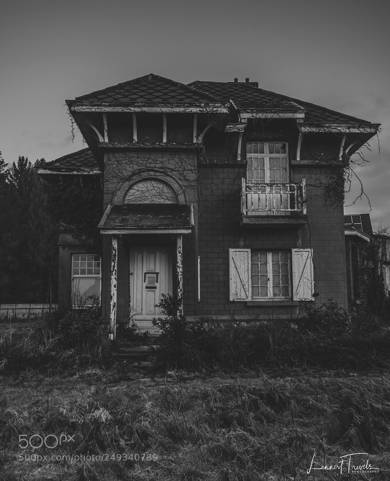Nikon D5300 sample photo. Killer house photography