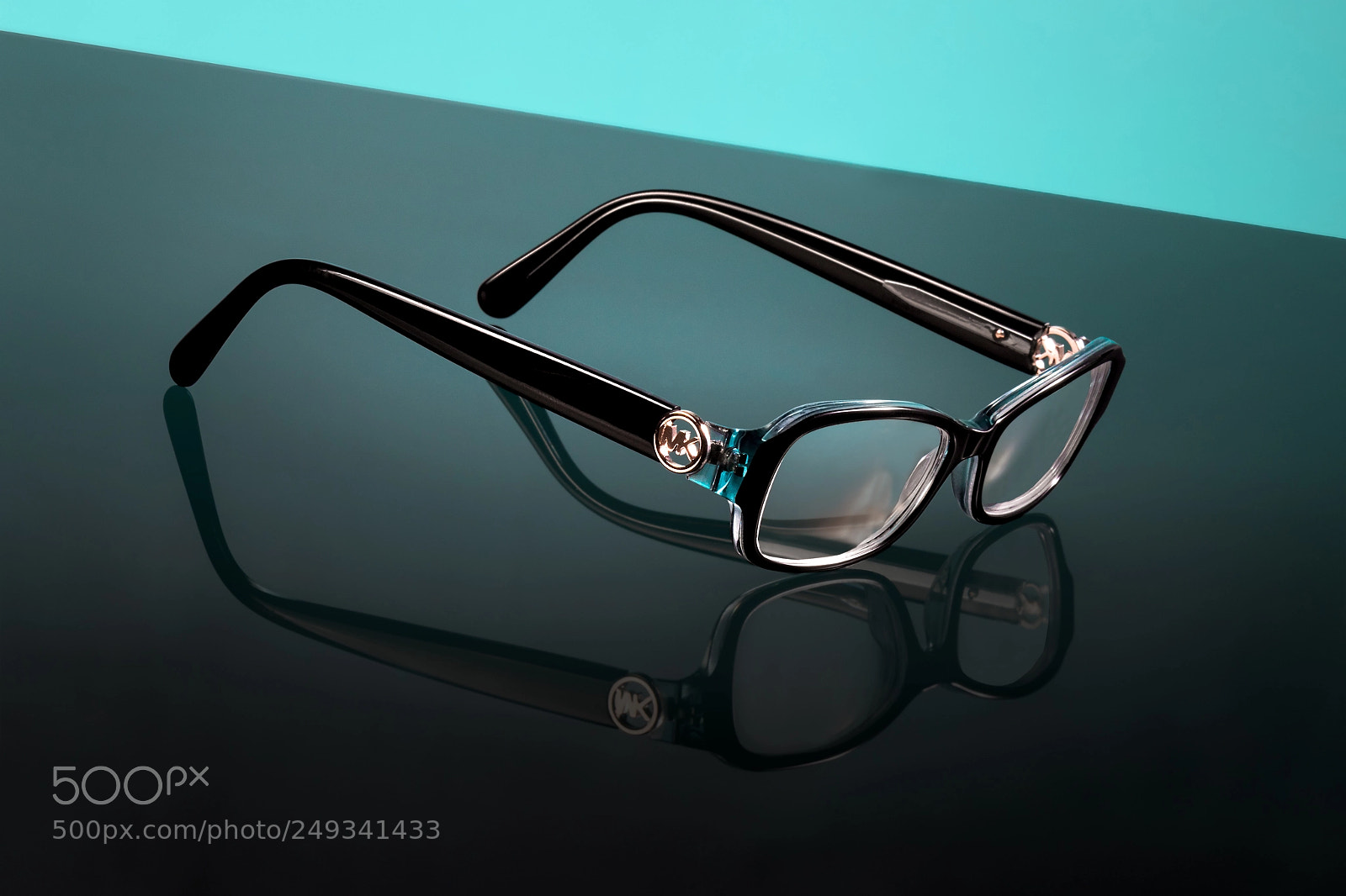 Canon EOS 7D Mark II sample photo. Eyeglasses photography