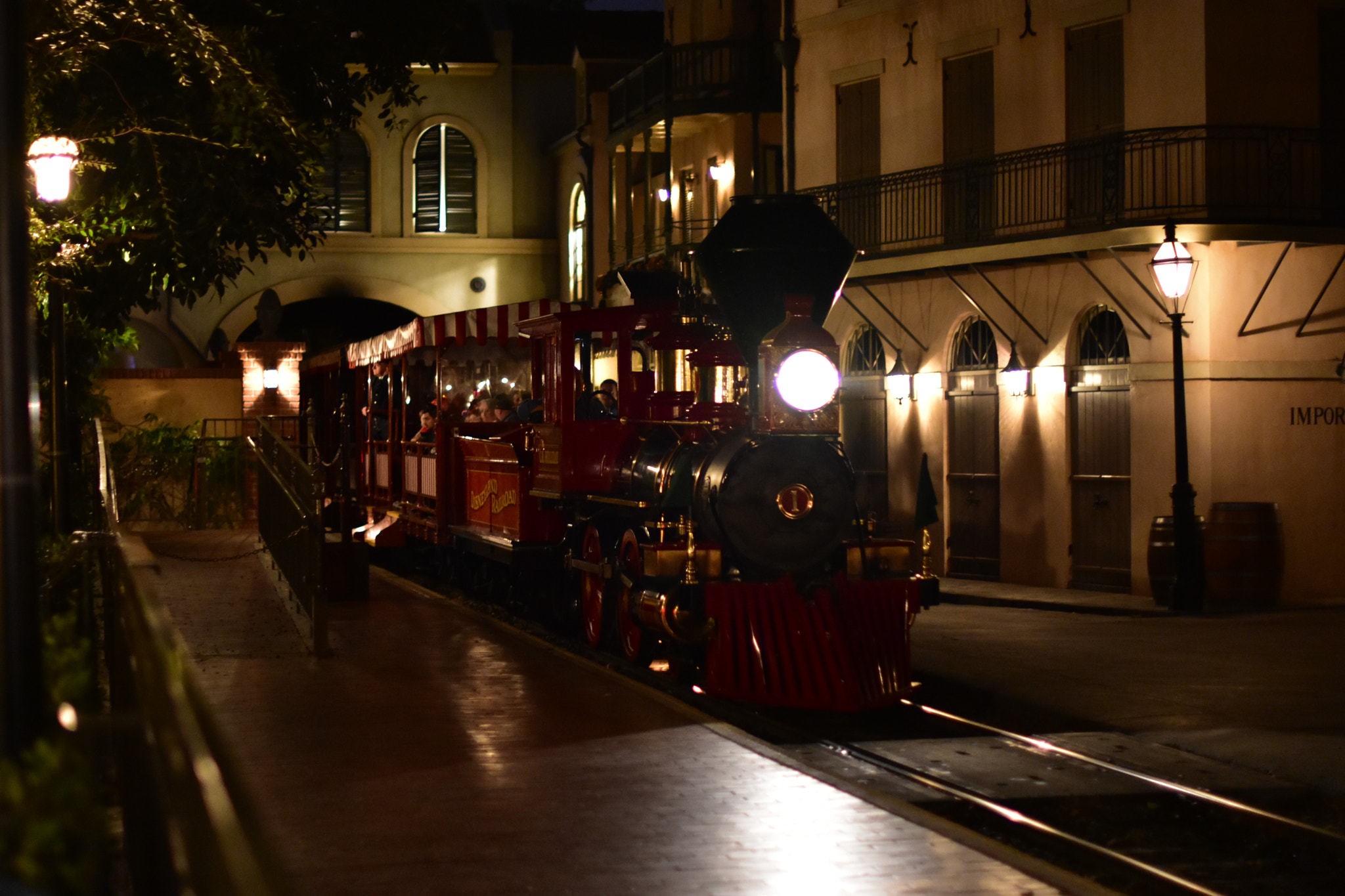 Nikon D3400 + Nikon AF-S Nikkor 50mm F1.4G sample photo. The train arrives photography