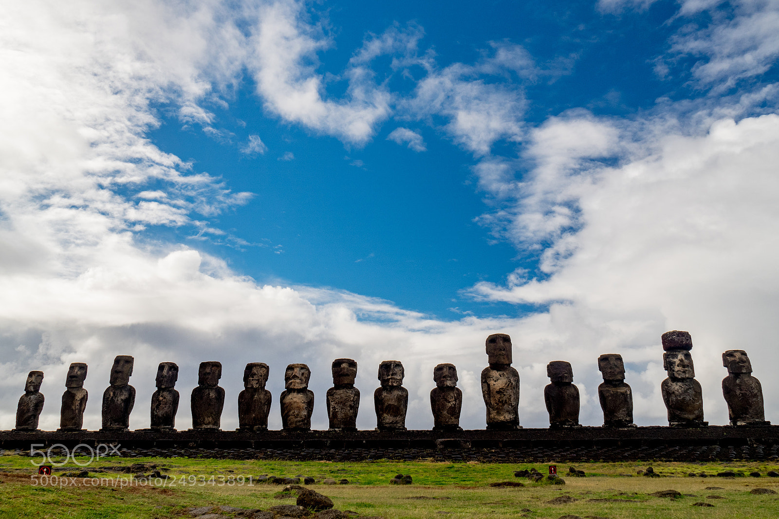 Olympus OM-D E-M5 II sample photo. Ahu tongariki, easter island photography
