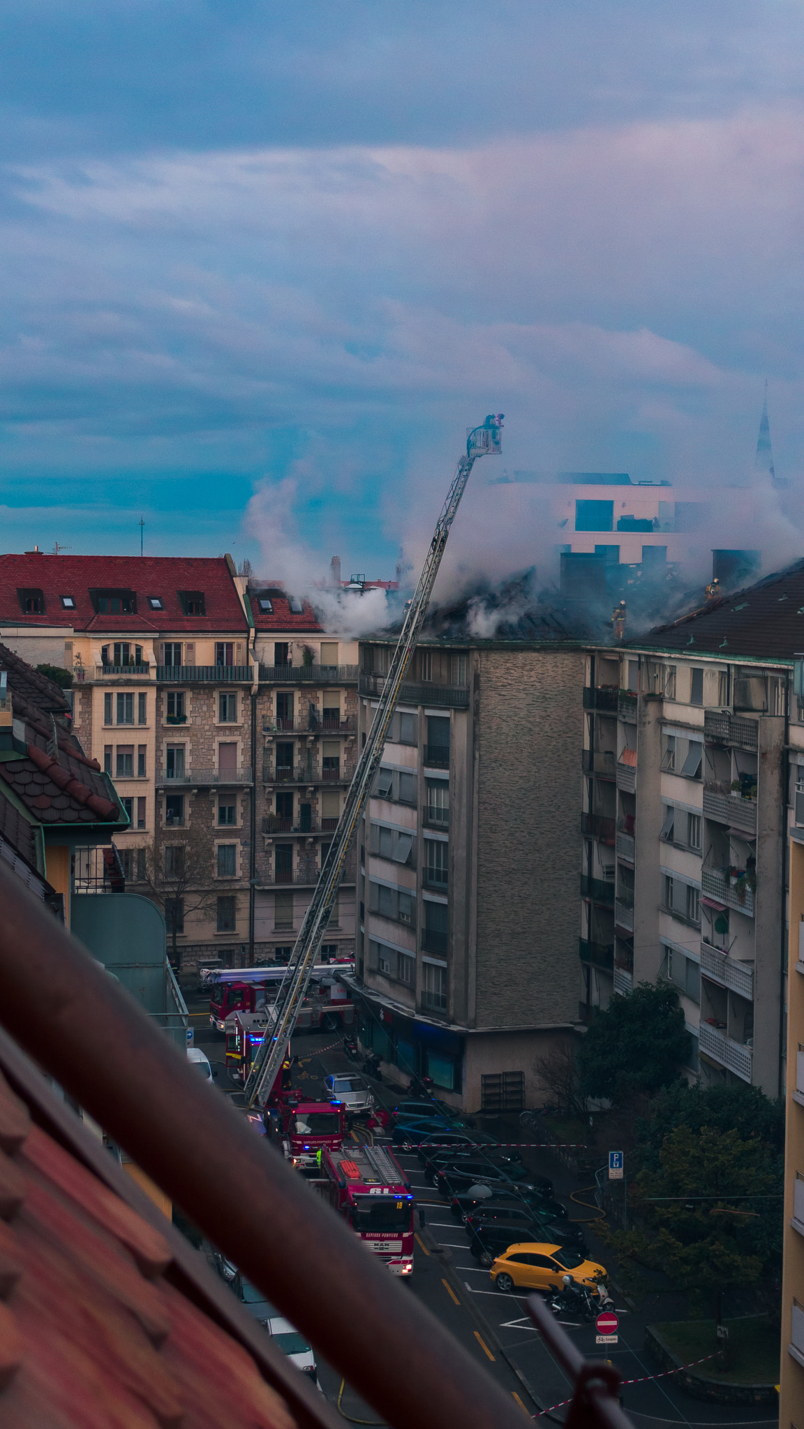 Leica D-Lux 6 sample photo. Fire in servette 1 photography