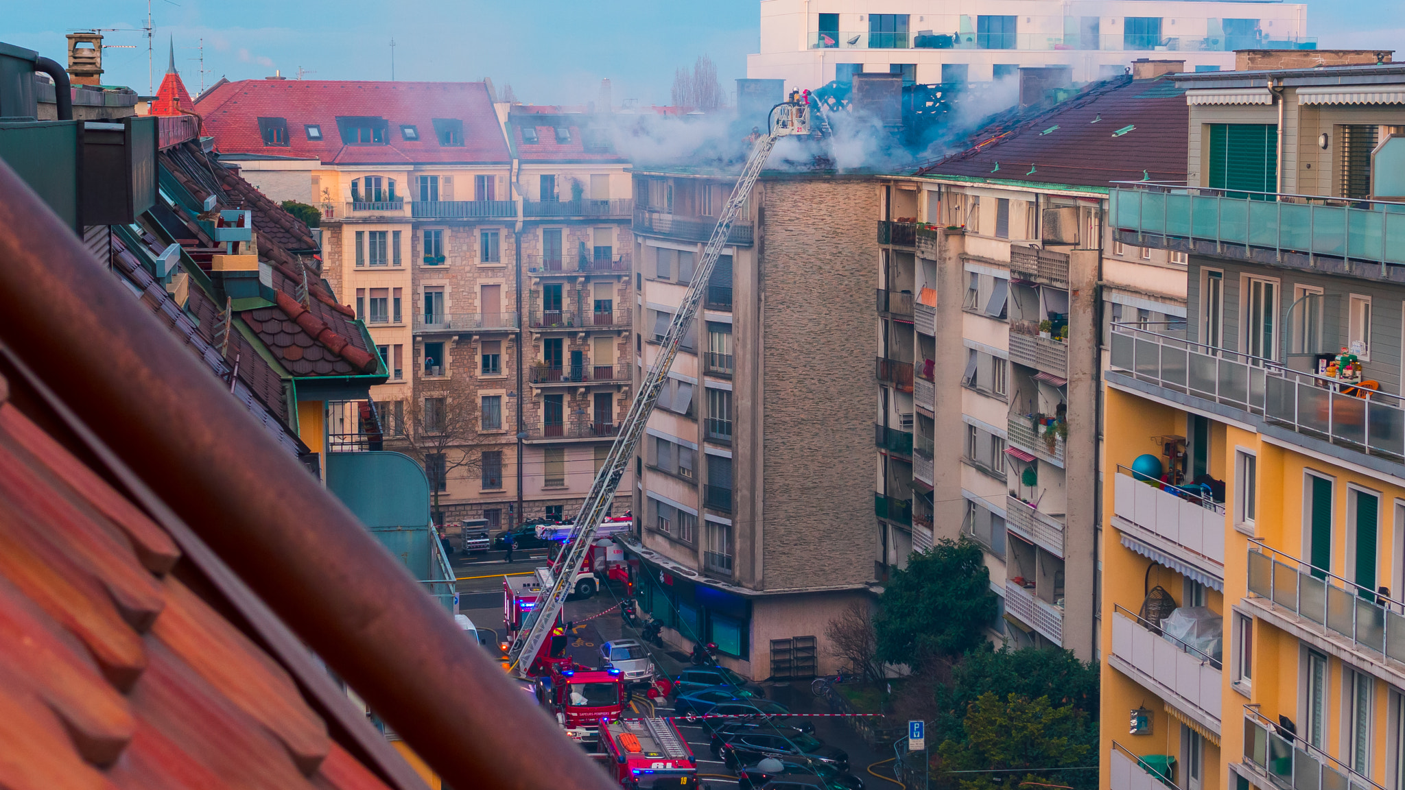 Leica D-Lux 6 sample photo. Fire in servette 2 photography