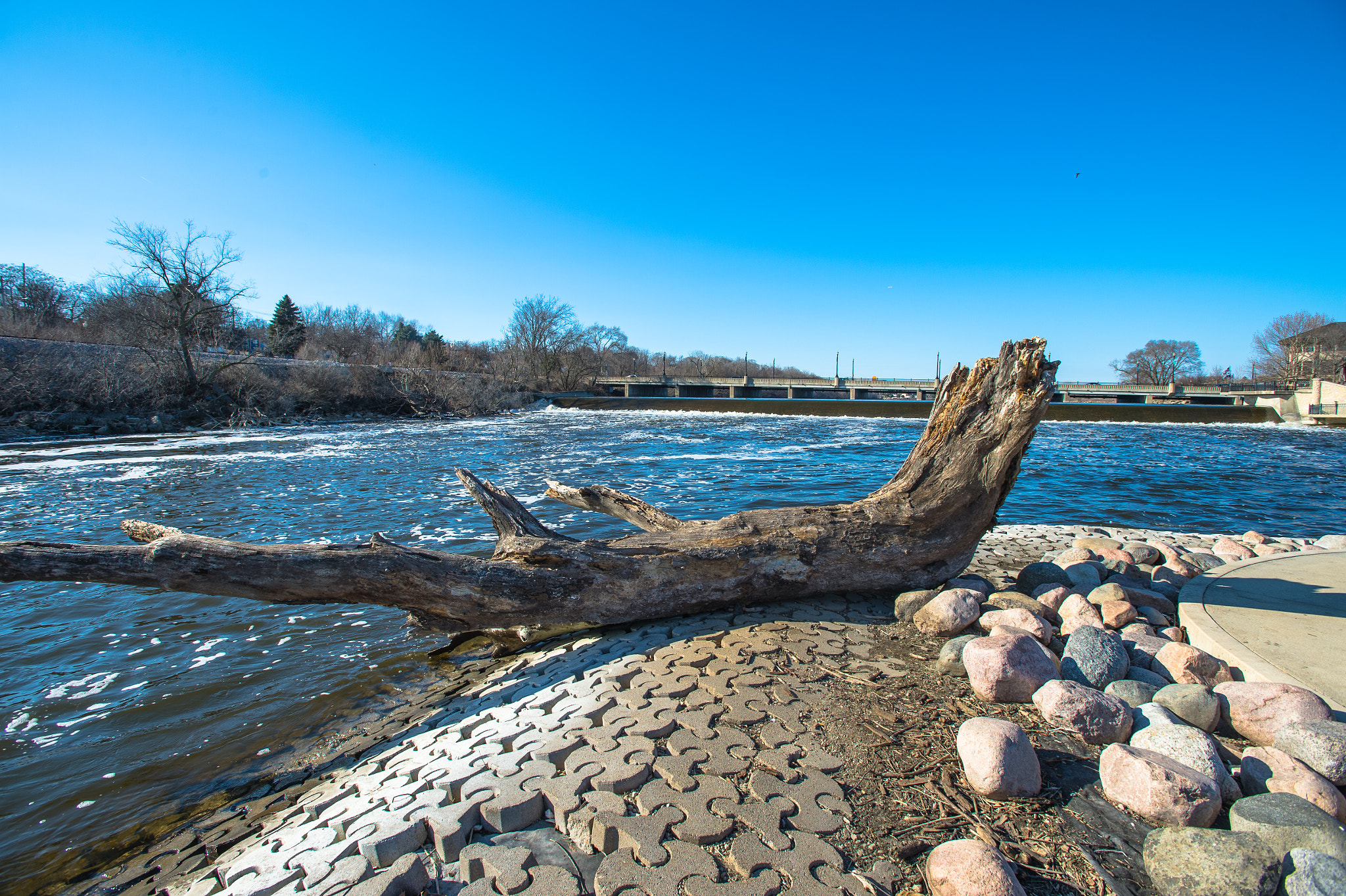 Nikon AF-S Nikkor 17-35mm F2.8D ED-IF sample photo. Island on fox river photography