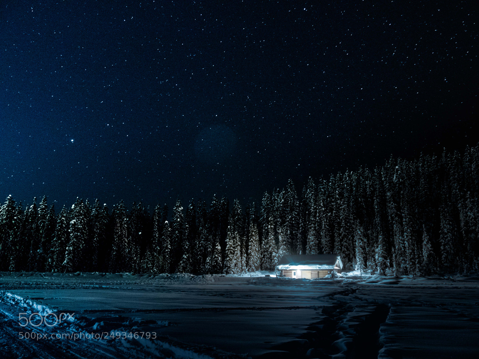 Panasonic Lumix DC-GH5 sample photo. Night cabin photography