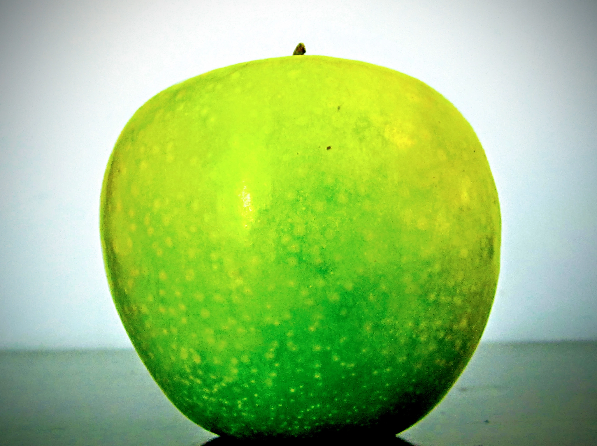 Canon PowerShot ELPH 100 HS (IXUS 115 HS / IXY 210F) sample photo. Green apple:sophie' point and shoot photography