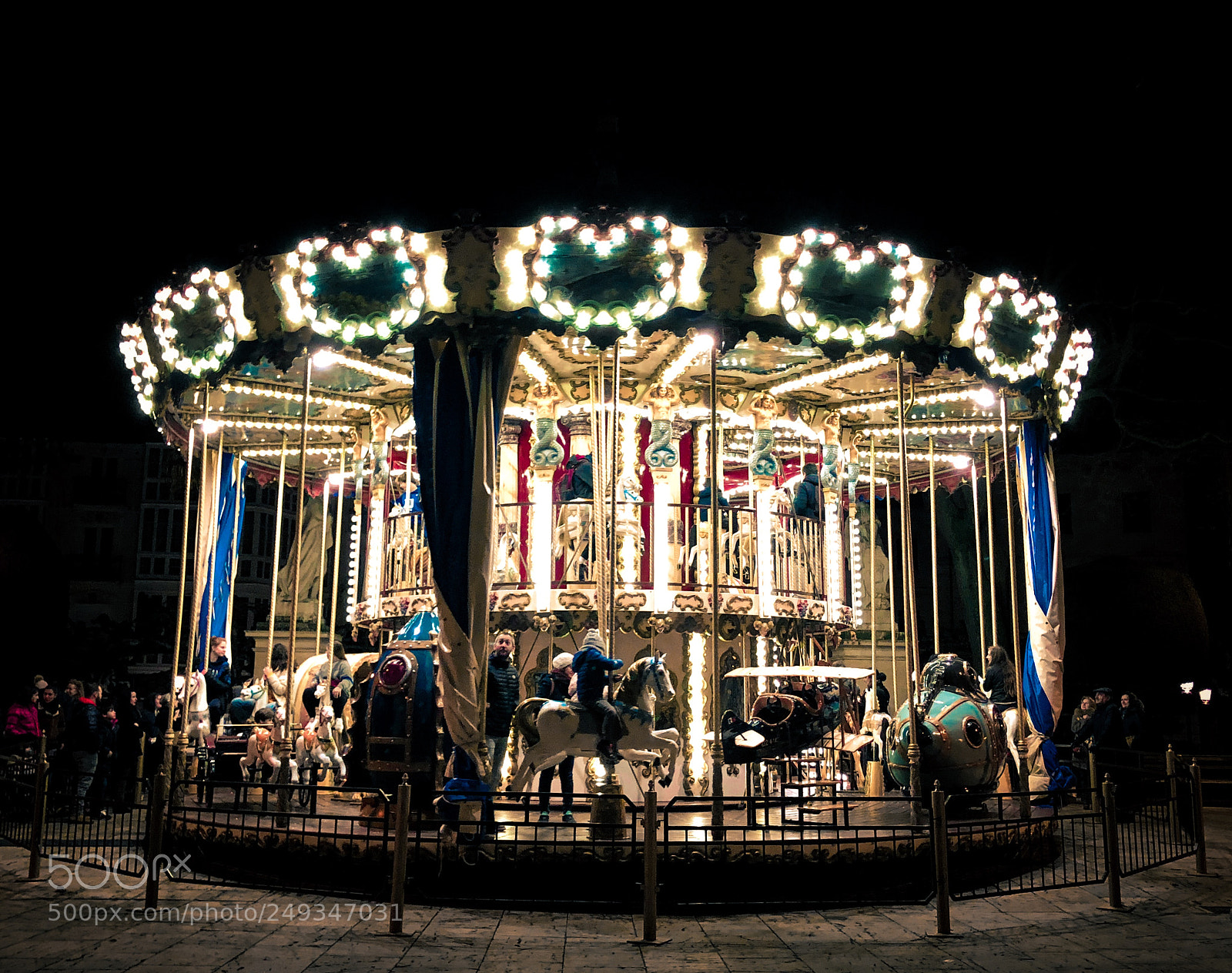 Apple iPhone 8 Plus sample photo. Carrousel photography