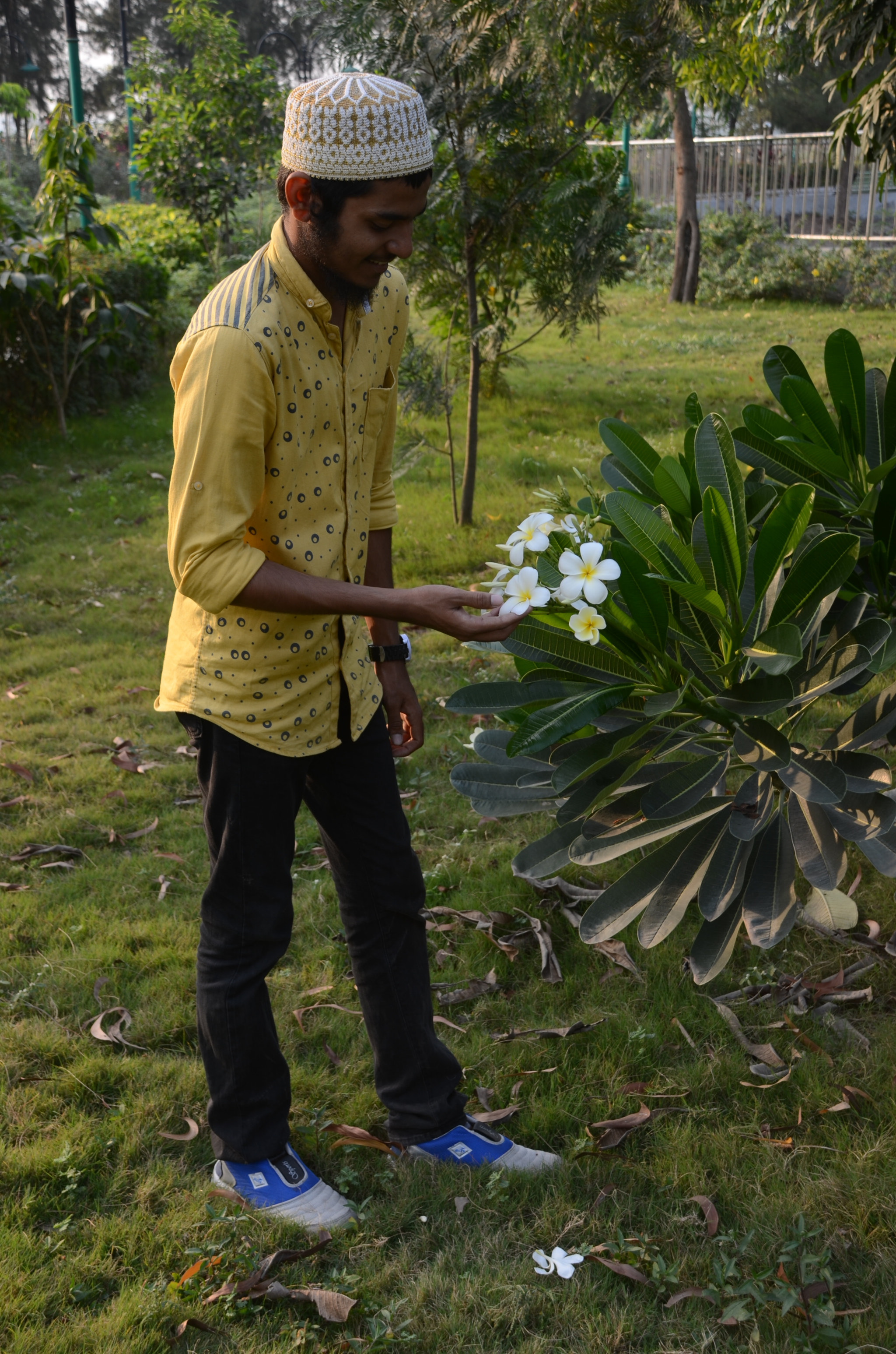 Nikon D7000 sample photo. Young boy & flowers photography
