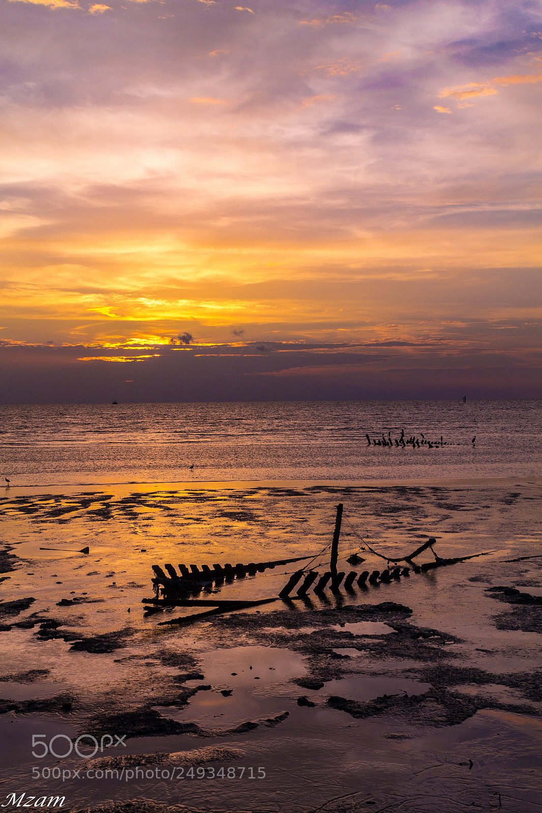 Canon EOS 1100D (EOS Rebel T3 / EOS Kiss X50) sample photo. Skeleton boat photography
