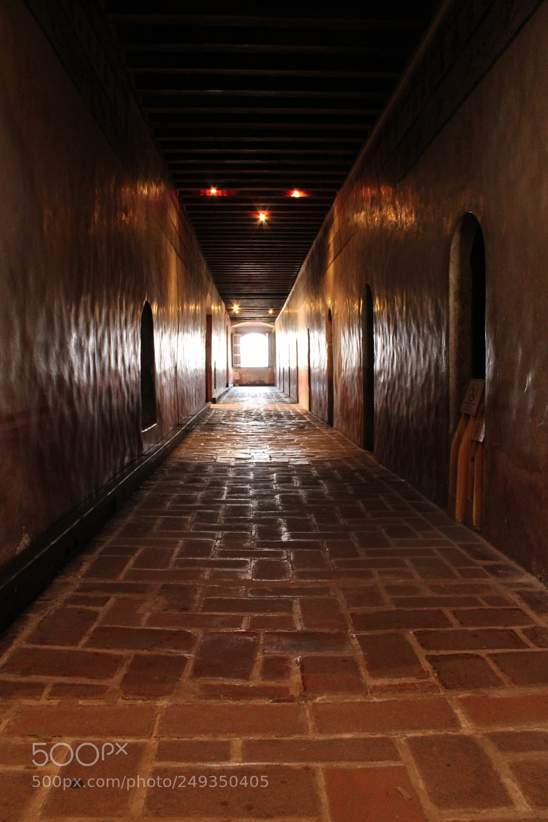 Canon EOS 1200D (EOS Rebel T5 / EOS Kiss X70 / EOS Hi) sample photo. Pasillo / corridor photography