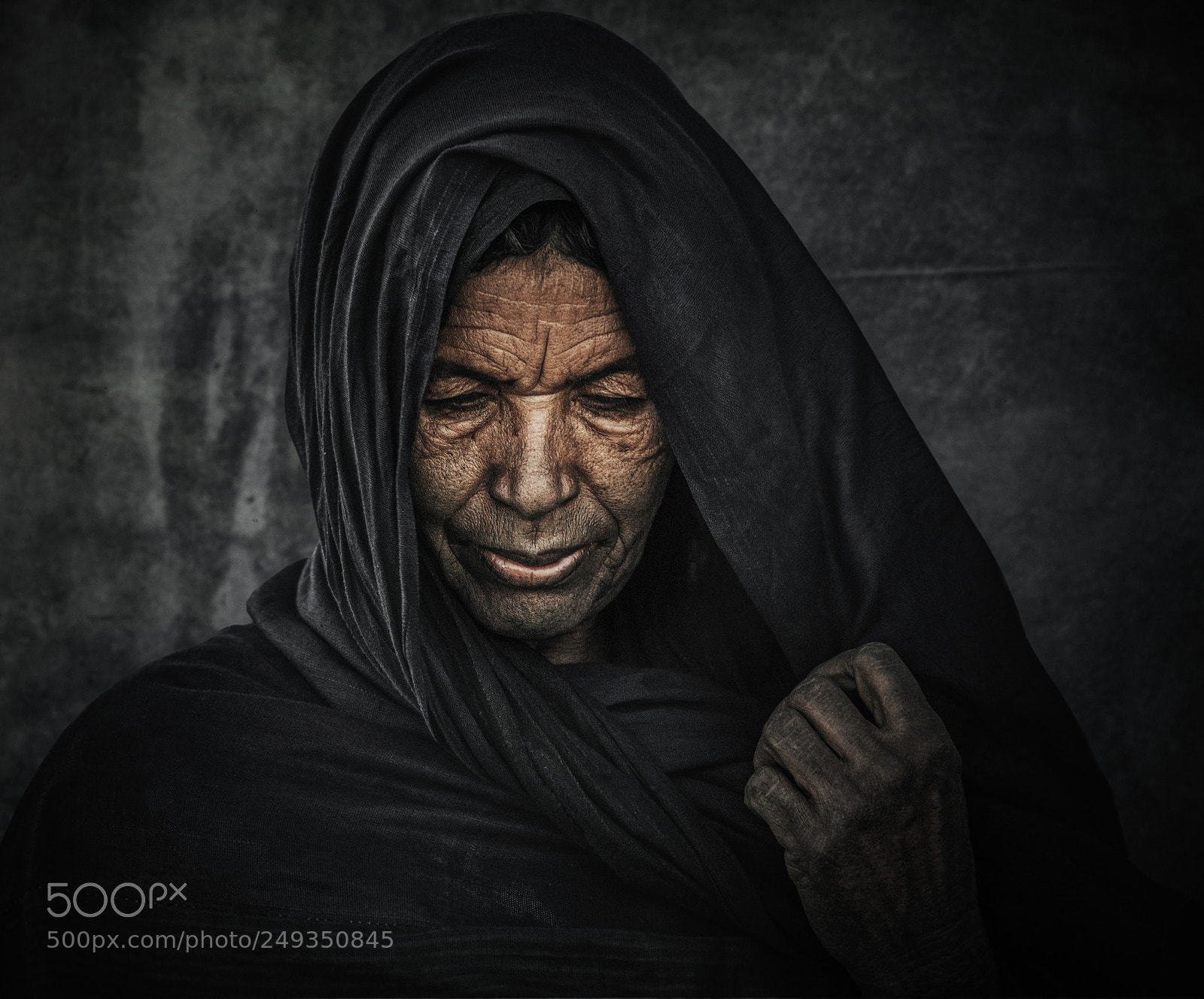 Canon EOS 5DS R sample photo. Vieille femme touareg photography
