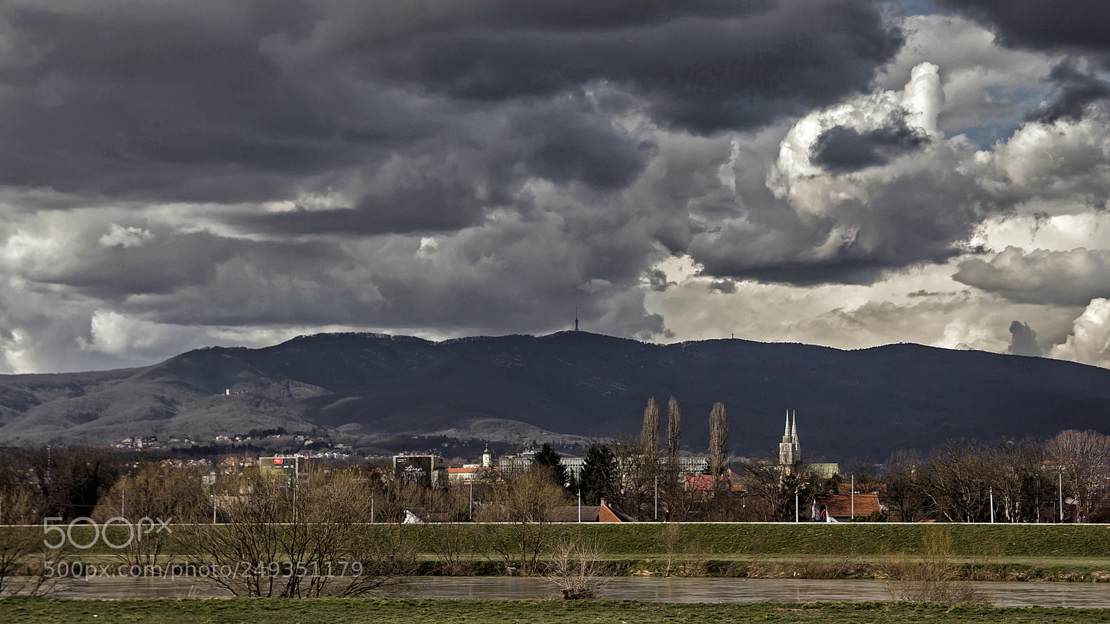 Canon EOS 40D sample photo. Zagreb (before the rain) photography