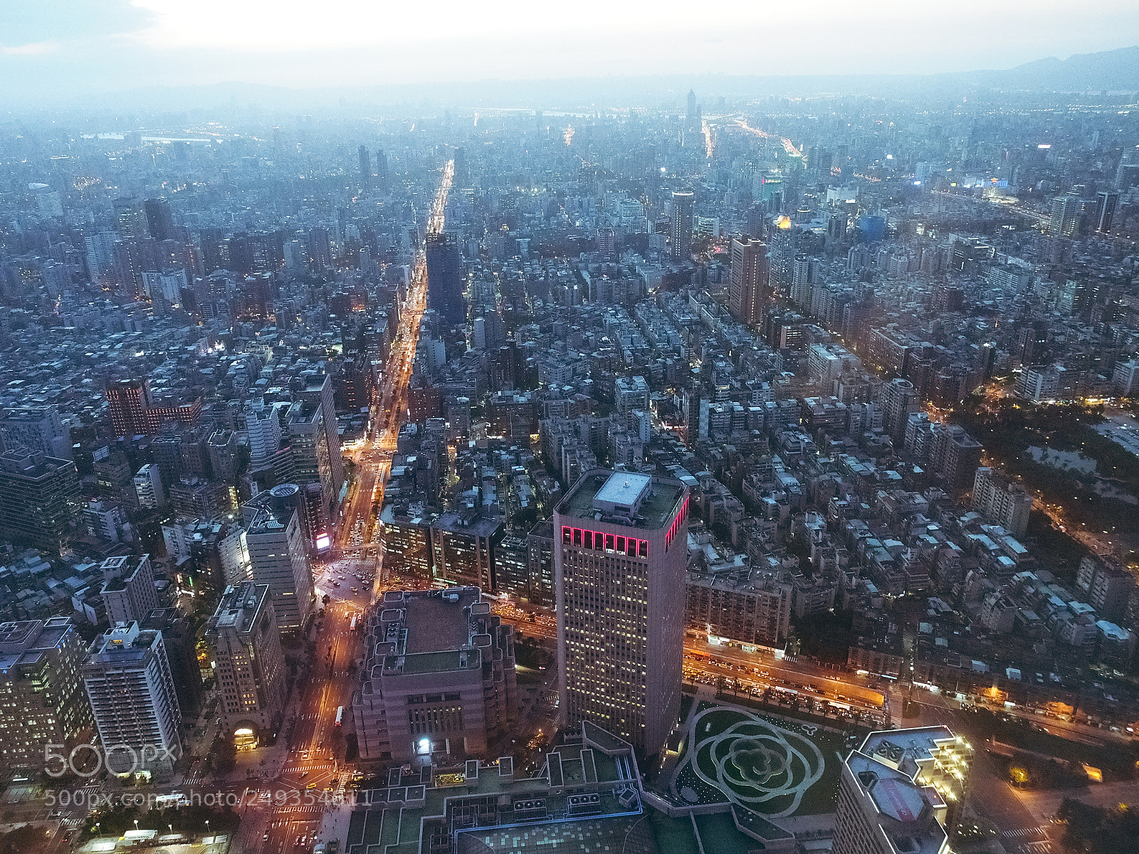 Olympus OM-D E-M5 sample photo. Taipei 101 cityscape photography