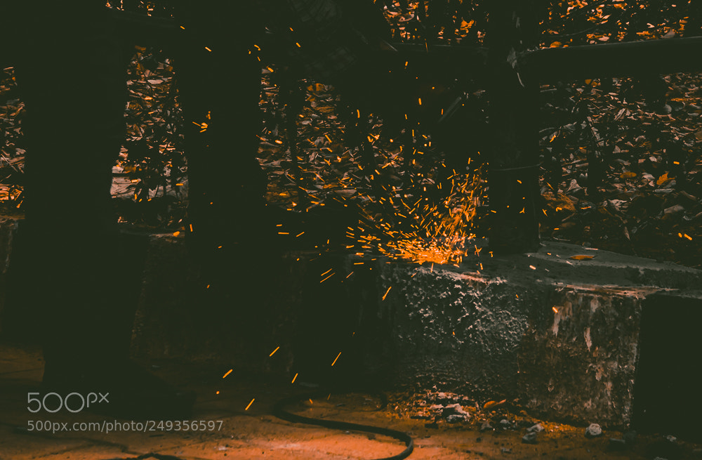 Canon EOS 5D Mark IV sample photo. Sparks photography