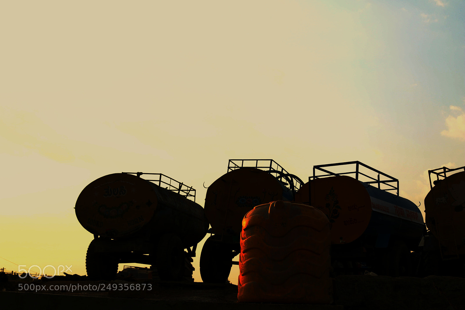 Canon EOS 750D (EOS Rebel T6i / EOS Kiss X8i) sample photo. Fury road photography