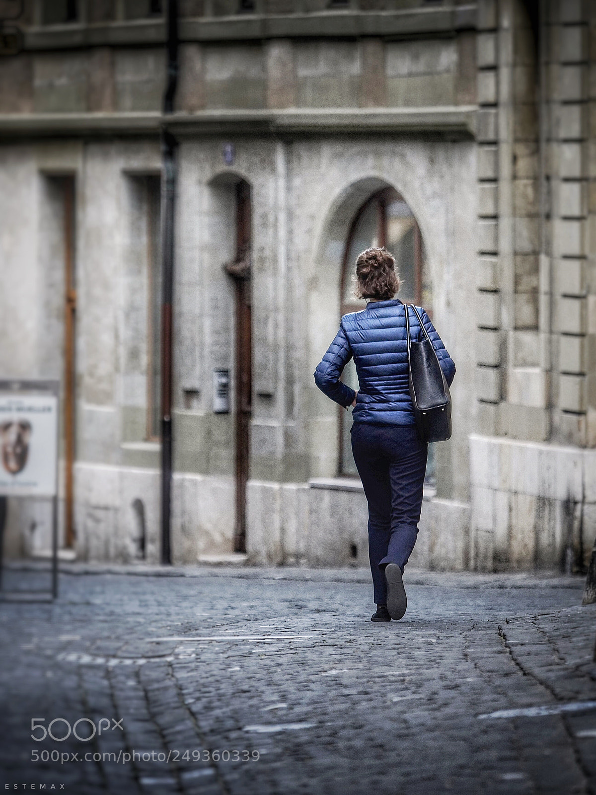 Olympus OM-D E-M1 sample photo. The lady in blue #2 photography