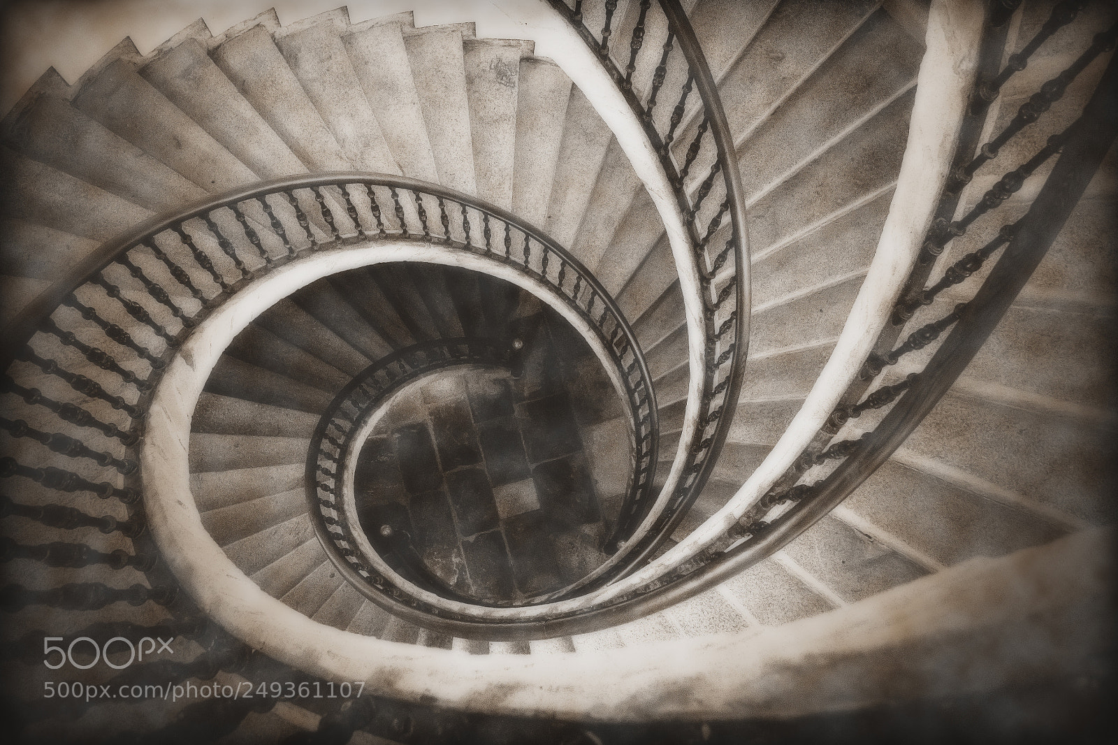 Panasonic Lumix DMC-GH4 sample photo. Octopus stairs photography