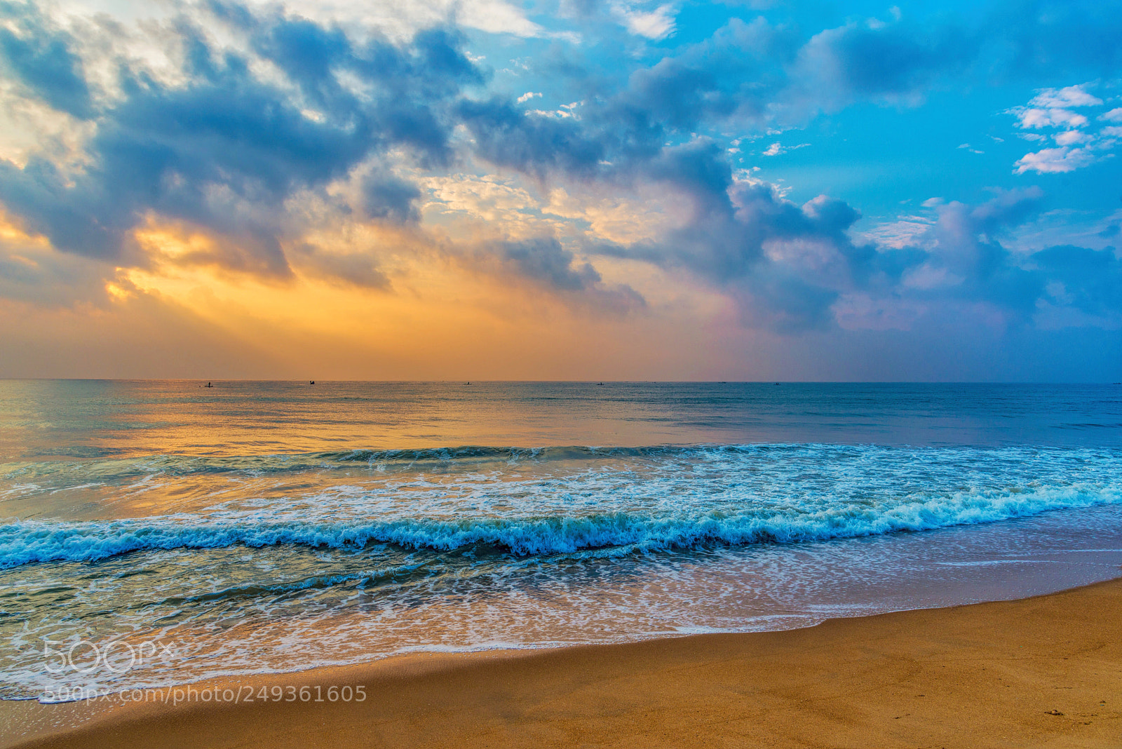 Nikon D610 sample photo. A moody beach sunrise! photography