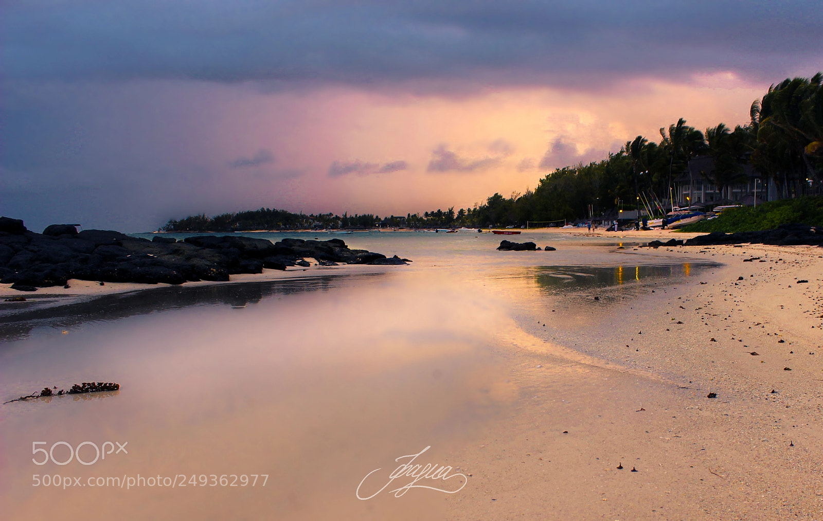 Canon EOS 100D (EOS Rebel SL1 / EOS Kiss X7) sample photo. Purple clouds at sunset photography