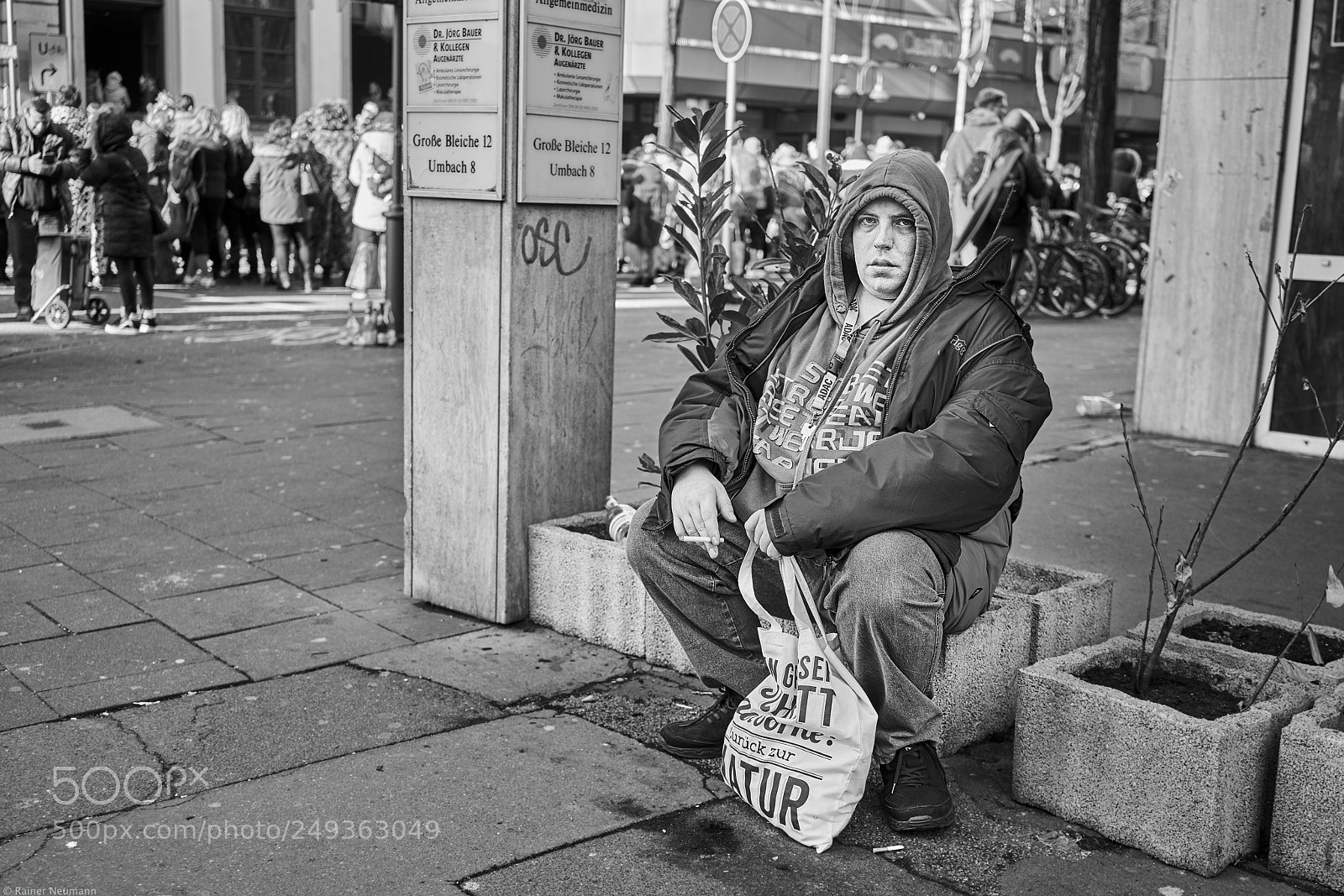 Sony a7R II sample photo. Mann 456 b&w photography