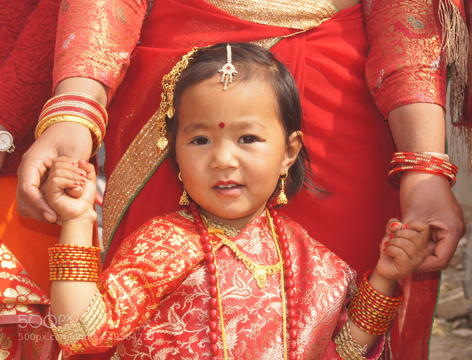 Sony SLT-A33 sample photo. Little girl ready to photography