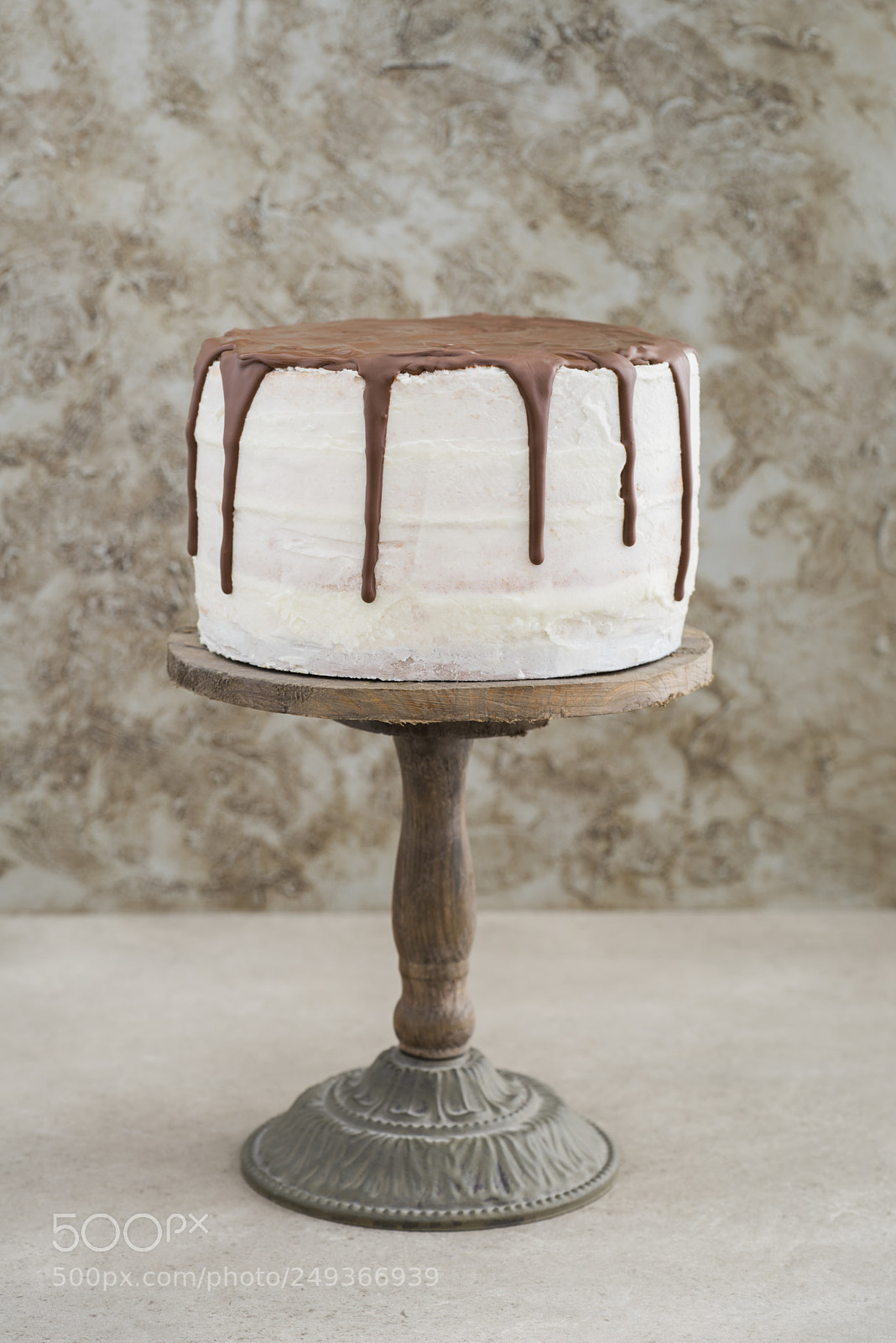Sony a7R sample photo. Naked drip wedding cake photography