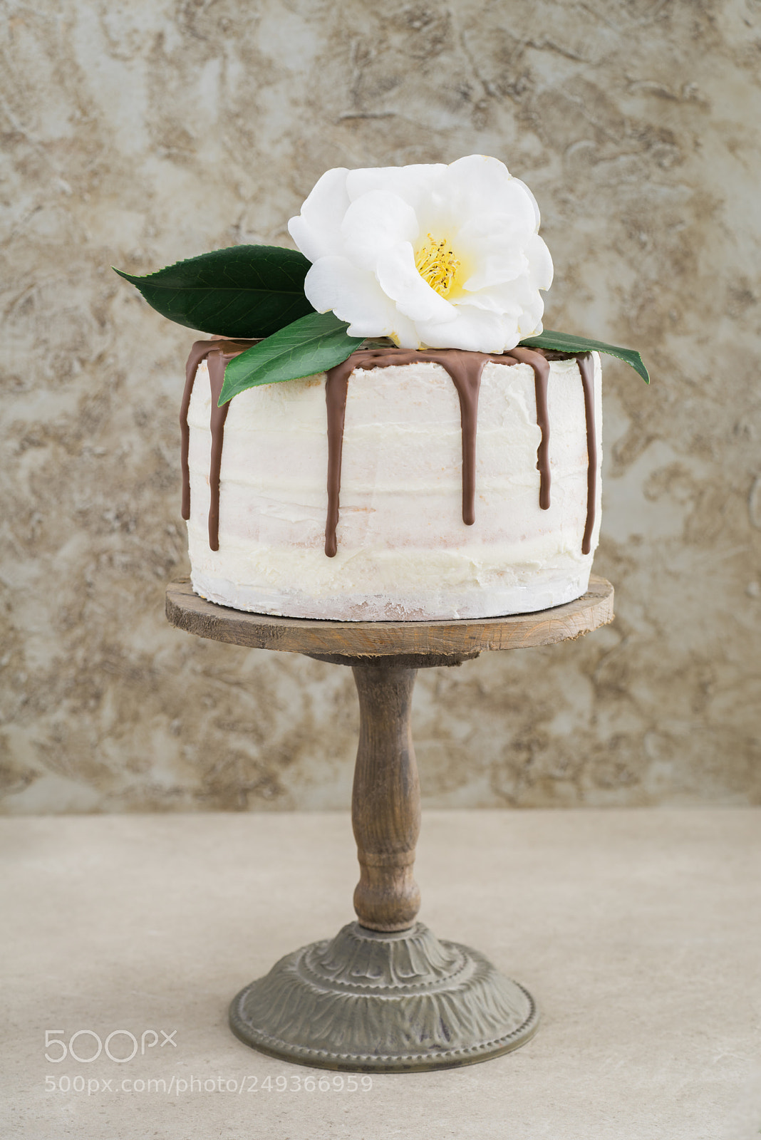 Sony a7R sample photo. Naked drip wedding cake photography