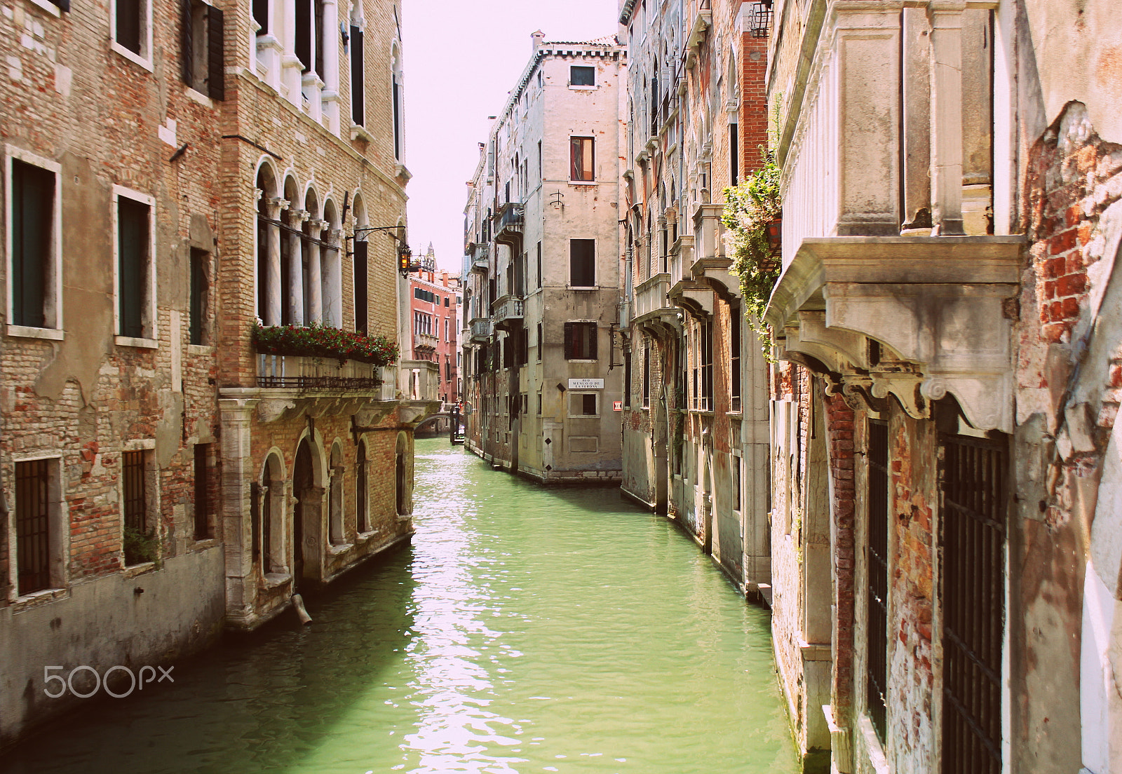 Canon EOS 550D (EOS Rebel T2i / EOS Kiss X4) + Canon EF 80-200mm f/2.8L sample photo. Canal in venice, italy. exquisite buildings along canals. photography