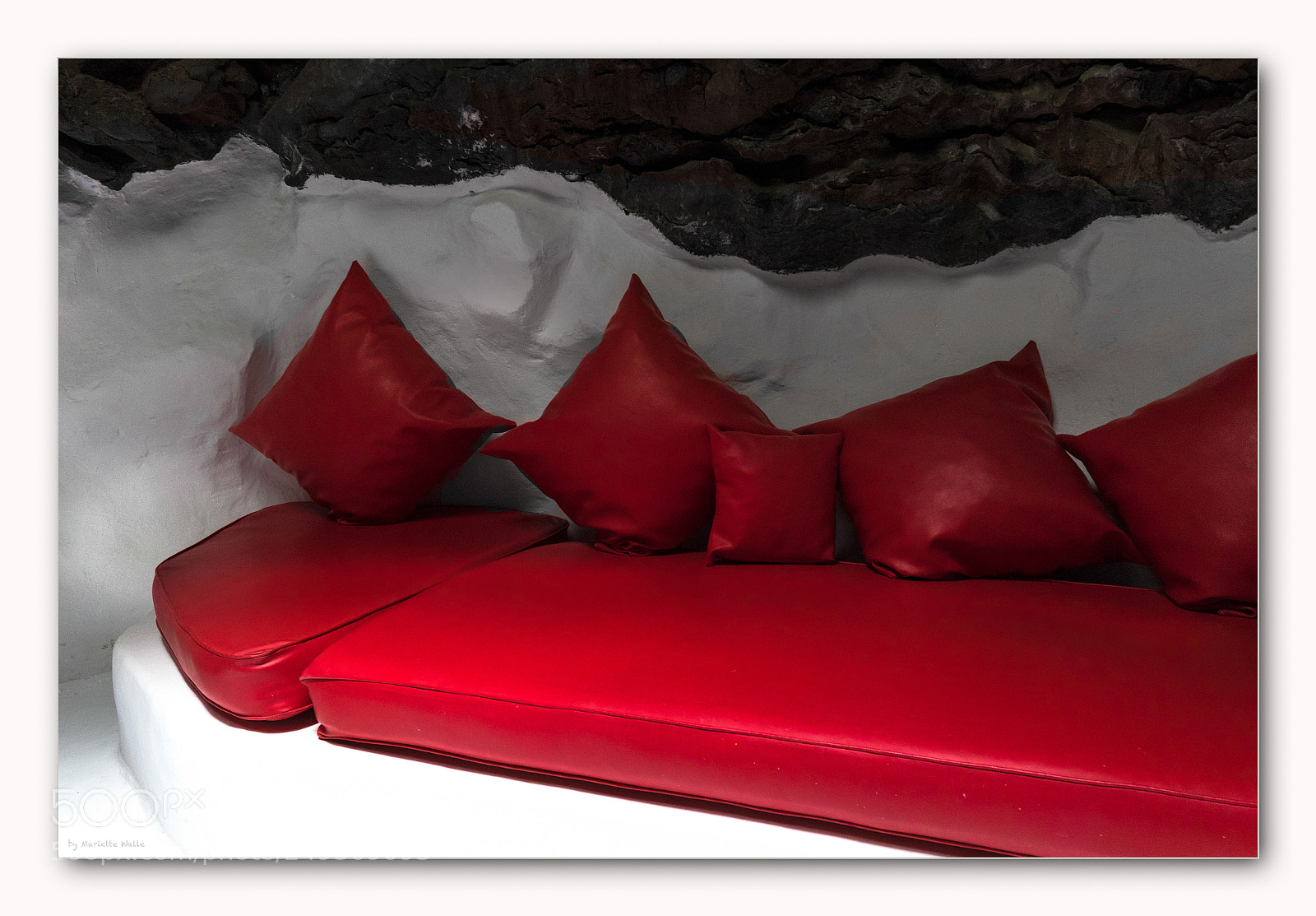 Canon EOS M5 sample photo. The red couch in photography