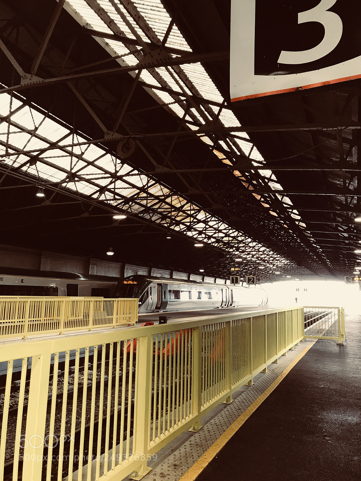Apple iPhone 7 sample photo. Station photography