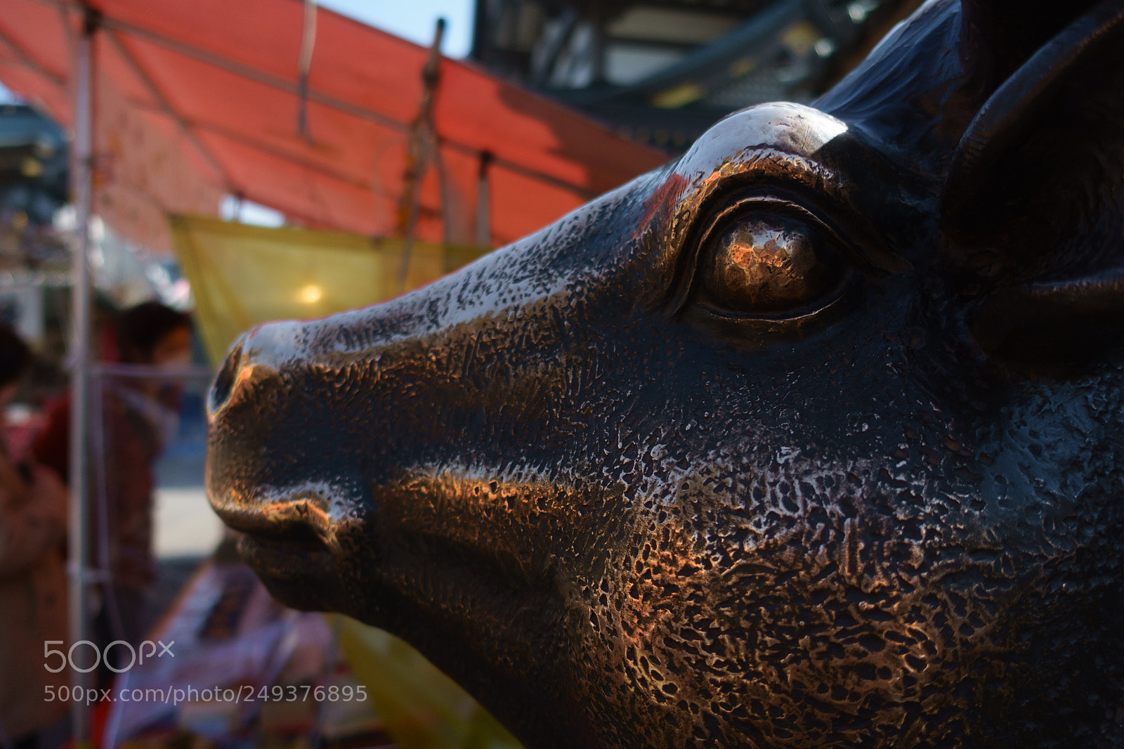 Sony Cyber-shot DSC-RX100 III sample photo. Cow's statue photography