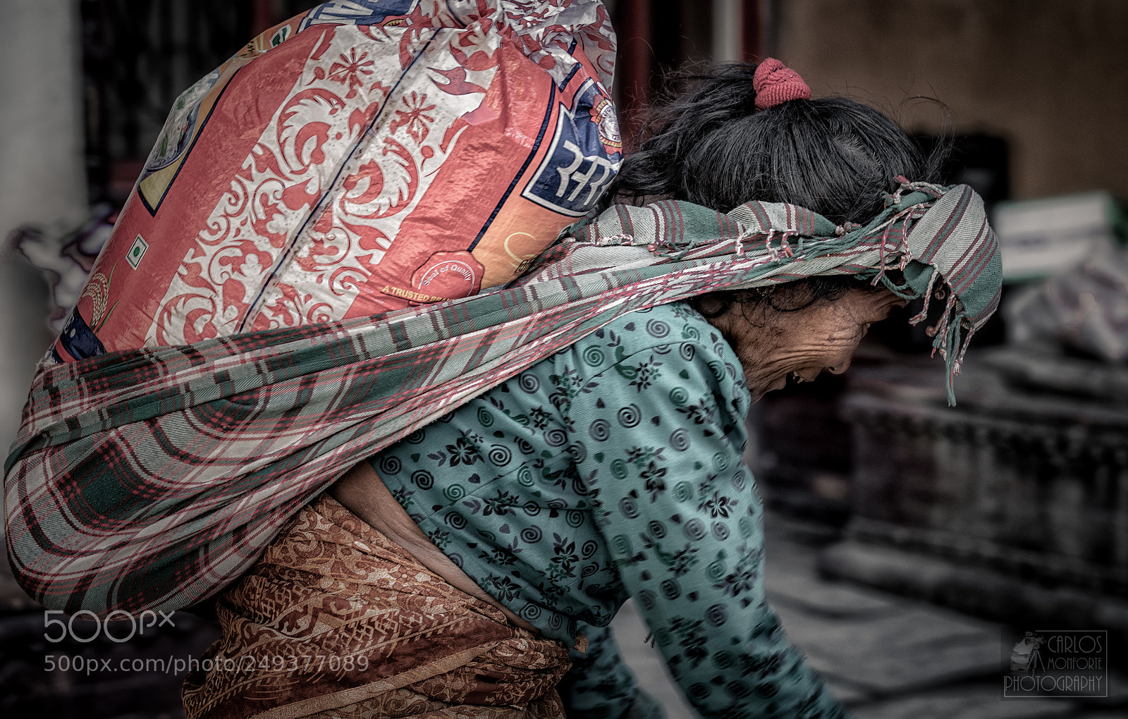 Canon EOS-1D X Mark II sample photo. Old woman carrying rice photography