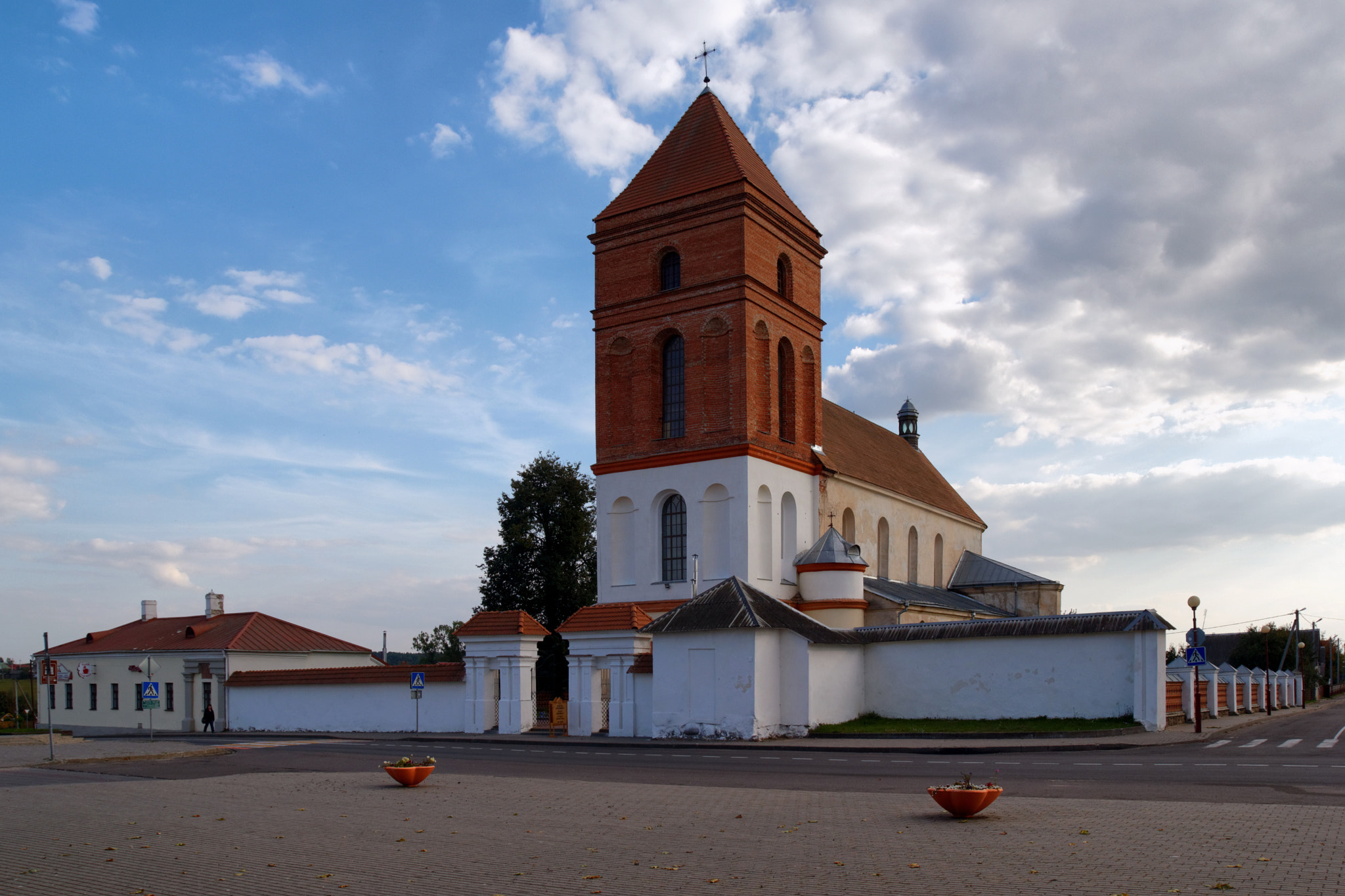 Tamron SP AF 17-50mm F2.8 XR Di II LD Aspherical (IF) sample photo. Belarus. mir. saint nicolas' church photography