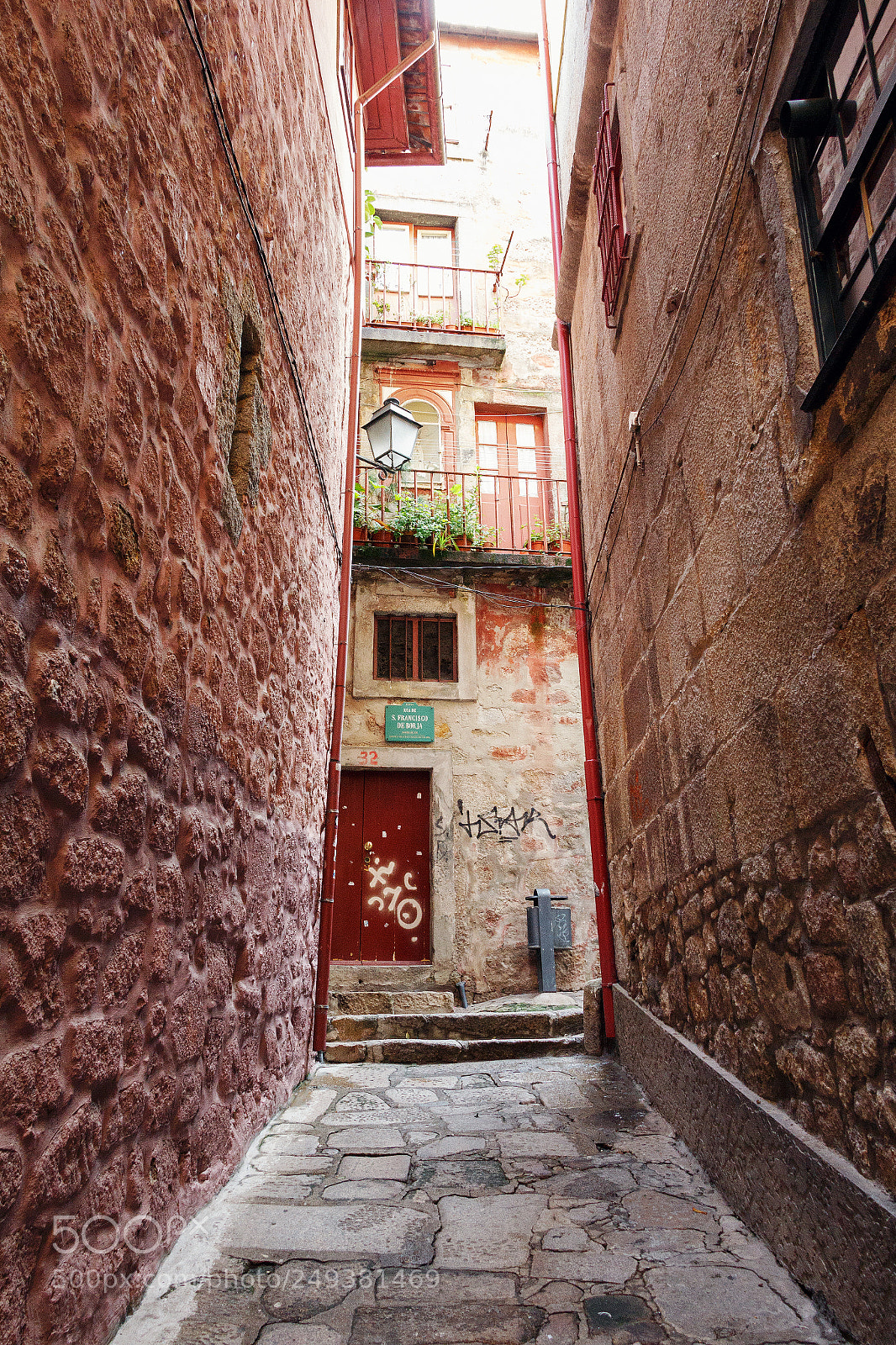 Canon EOS 650D (EOS Rebel T4i / EOS Kiss X6i) sample photo. Typical alley photography