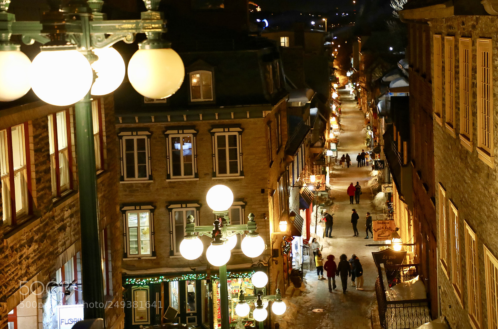 Canon EOS 5D Mark IV sample photo. Night street photography