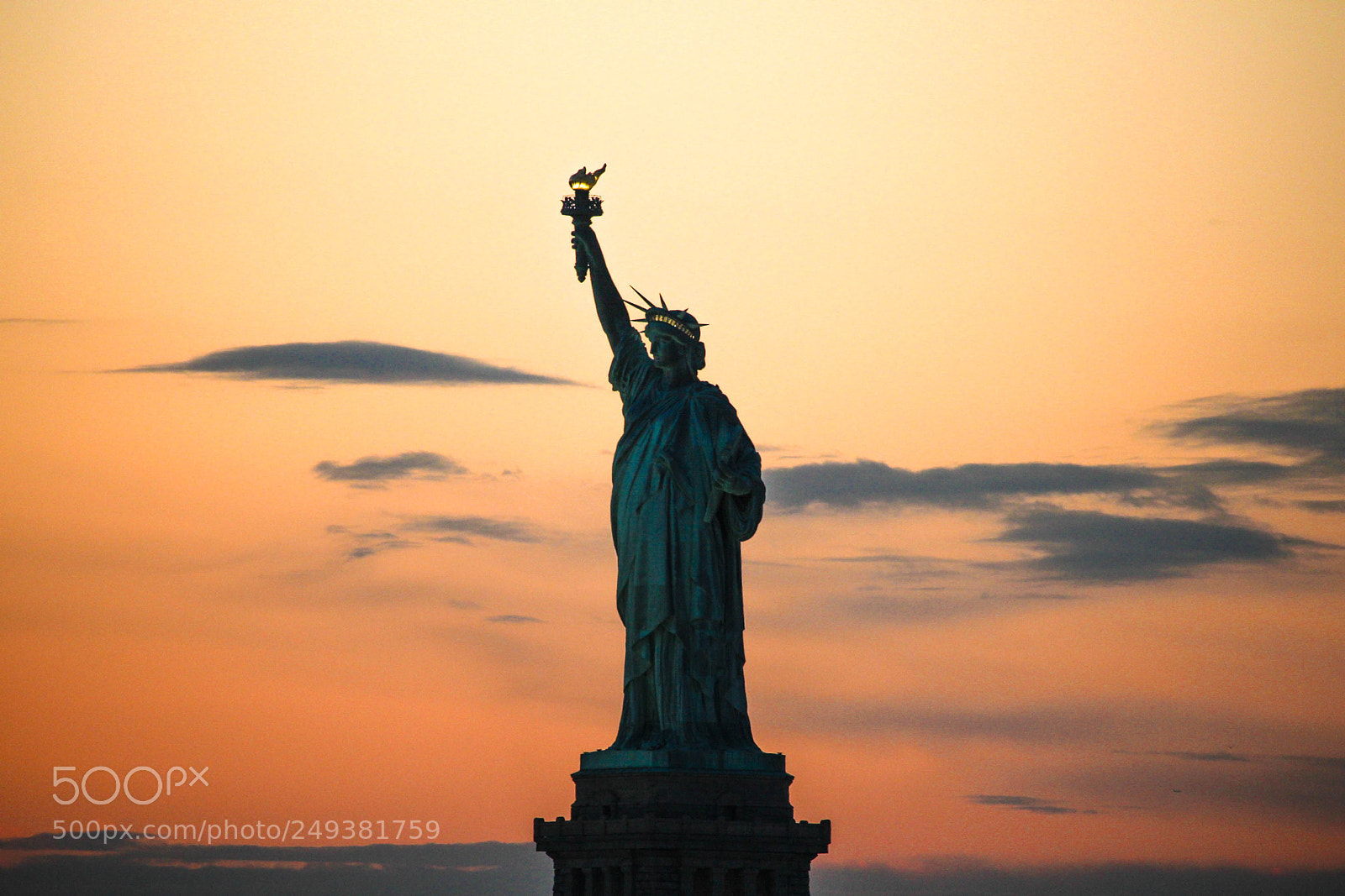 Canon EOS 600D (Rebel EOS T3i / EOS Kiss X5) sample photo. Statue of liberty photography
