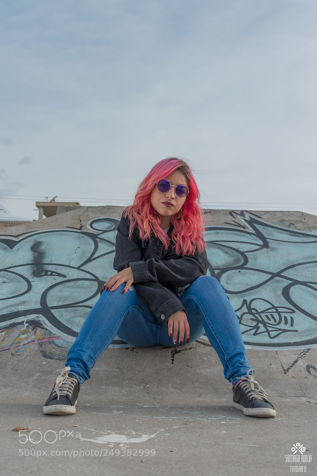 Nikon D5600 sample photo. Looking photography