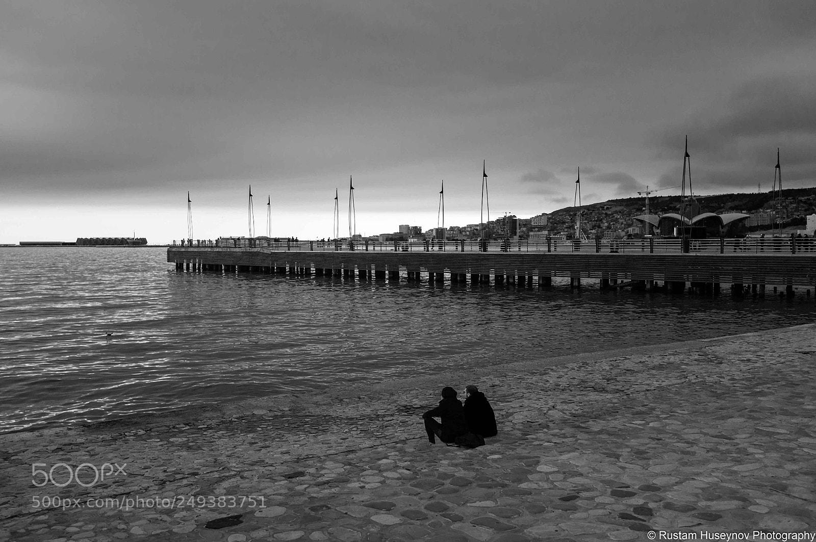 Fujifilm FinePix X100 sample photo. Couple at seaside photography