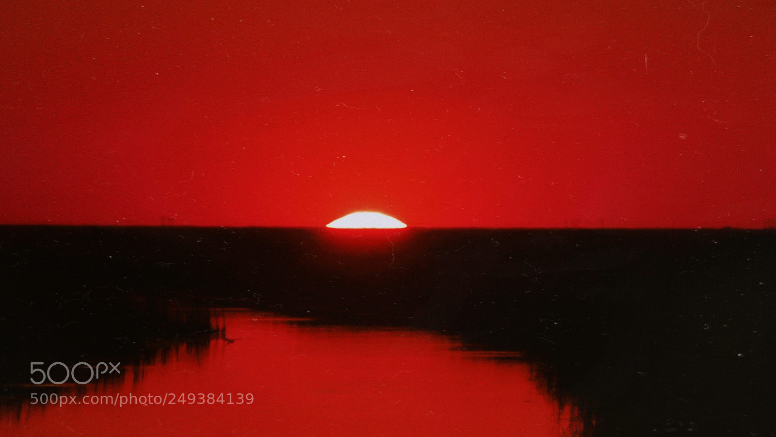 Sony Cyber-shot DSC-RX100 II sample photo. Red sky surrounding the photography