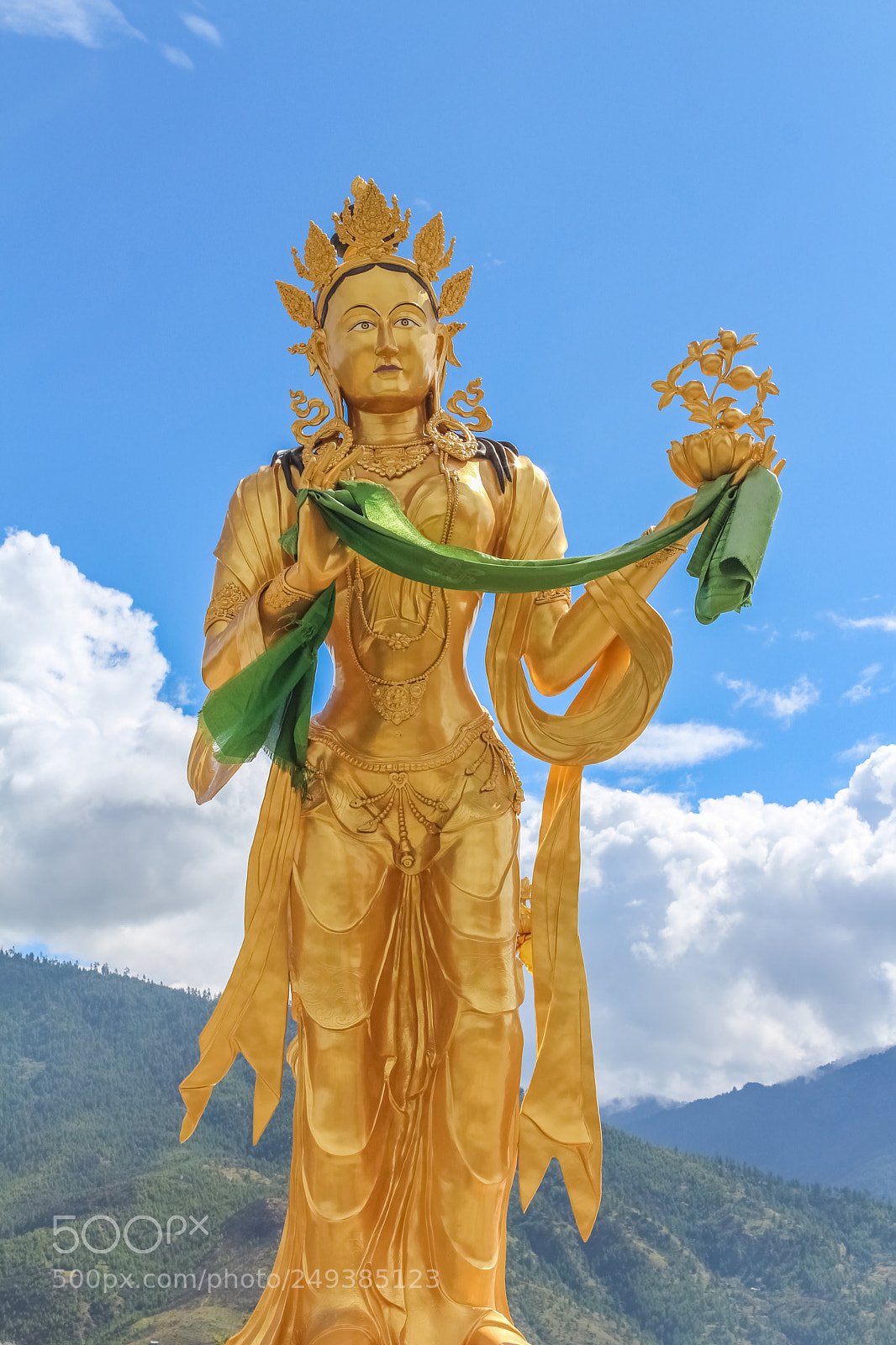 Canon EOS 650D (EOS Rebel T4i / EOS Kiss X6i) sample photo. Golden statue of buddhist photography