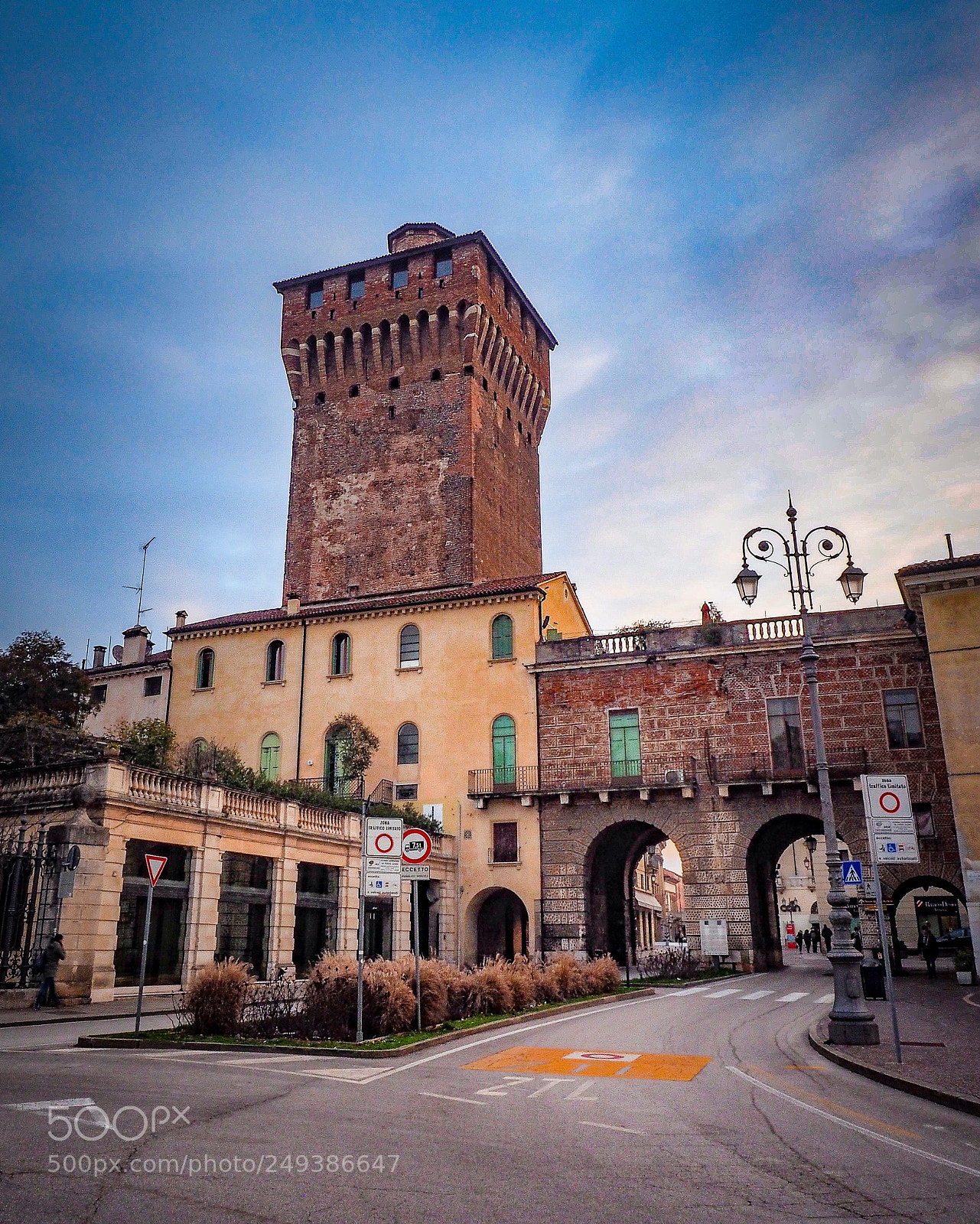 Olympus OM-D E-M10 sample photo. The city gate. vicenza photography