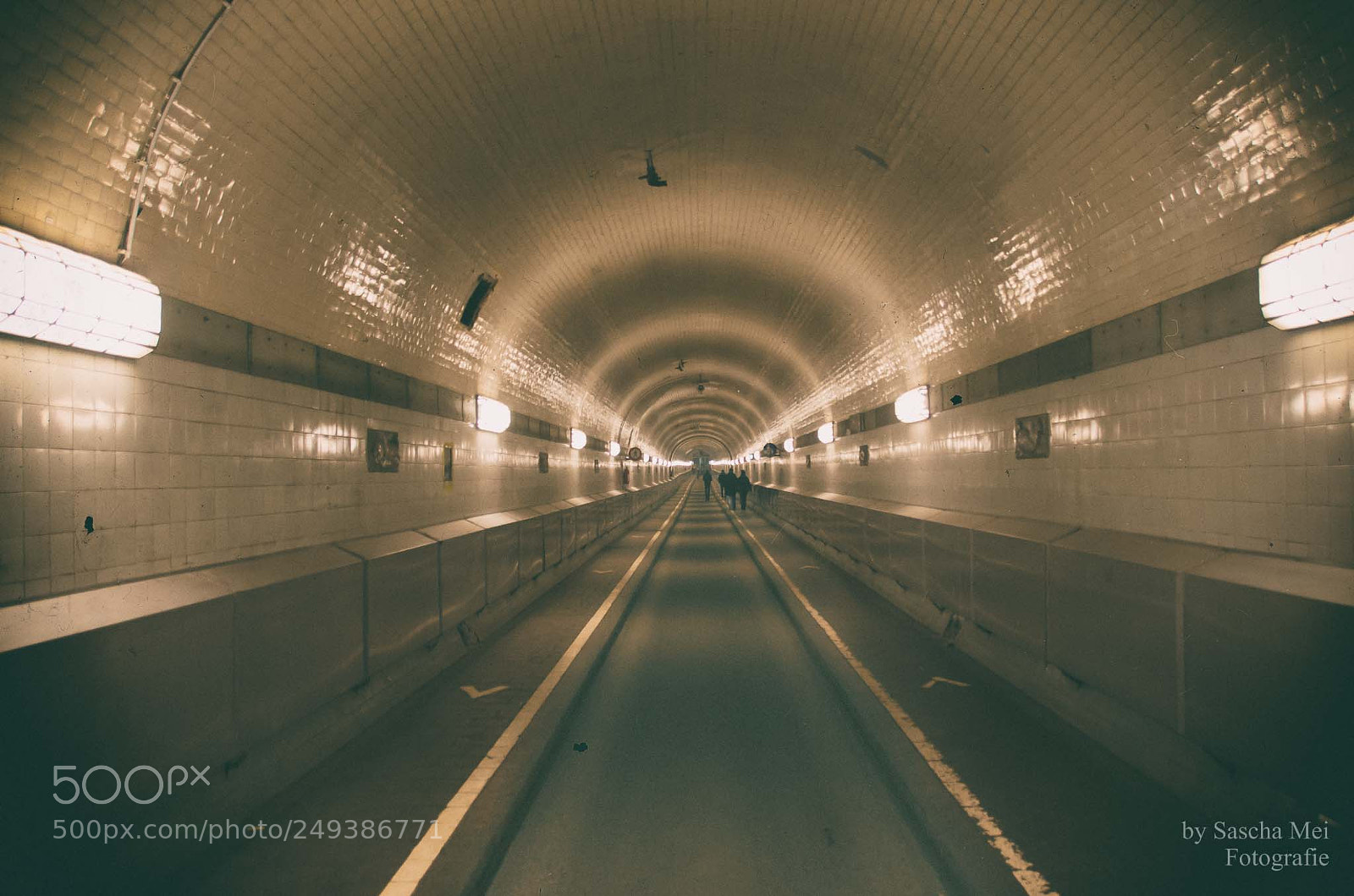 Nikon D5100 sample photo. Alter elbtunnel photography