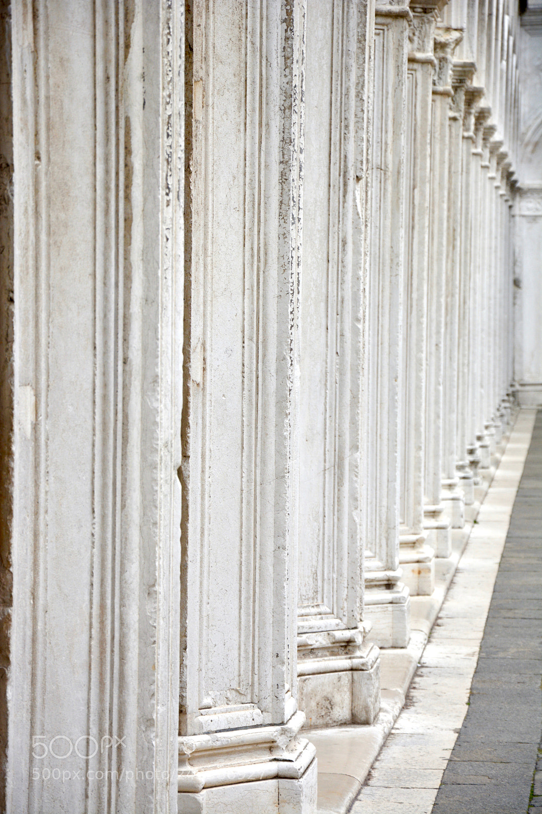 Nikon D5200 sample photo. Columns photography