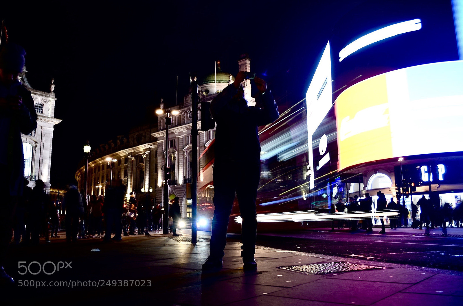 Nikon D5100 sample photo. London movement photography
