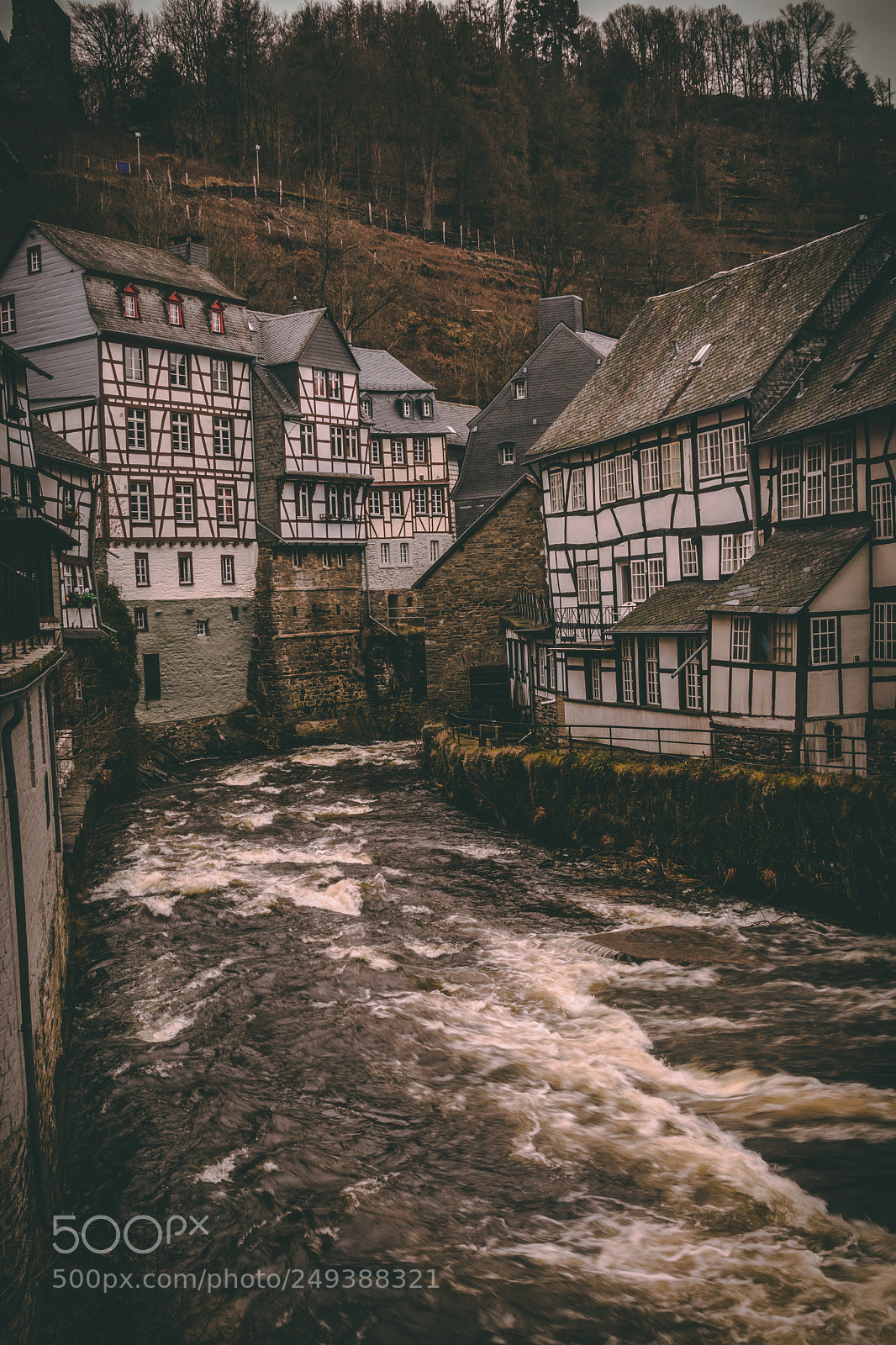 Canon EOS 77D (EOS 9000D / EOS 770D) sample photo. Monschau in germany photography