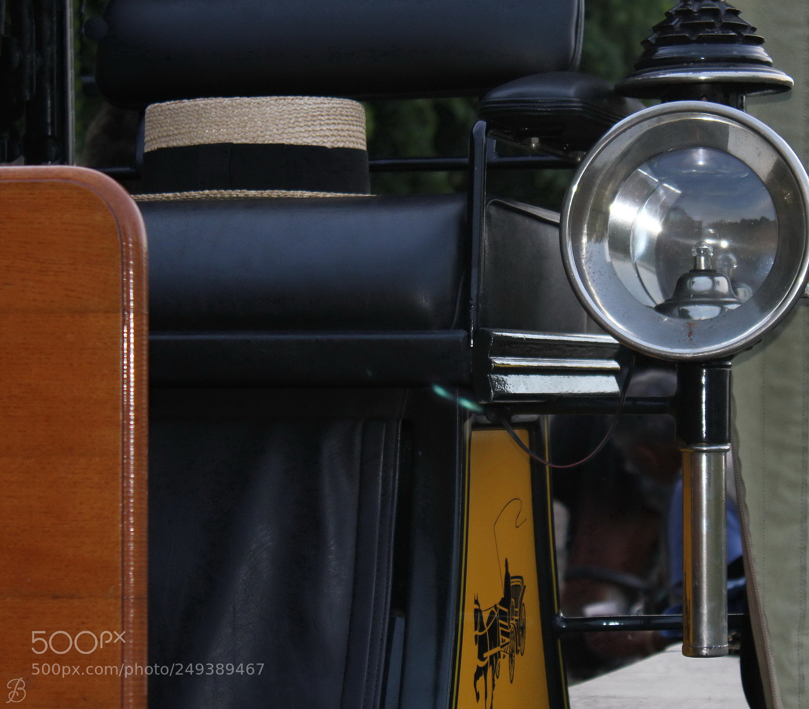 Canon EOS 550D (EOS Rebel T2i / EOS Kiss X4) sample photo. Fiaker waiting photography