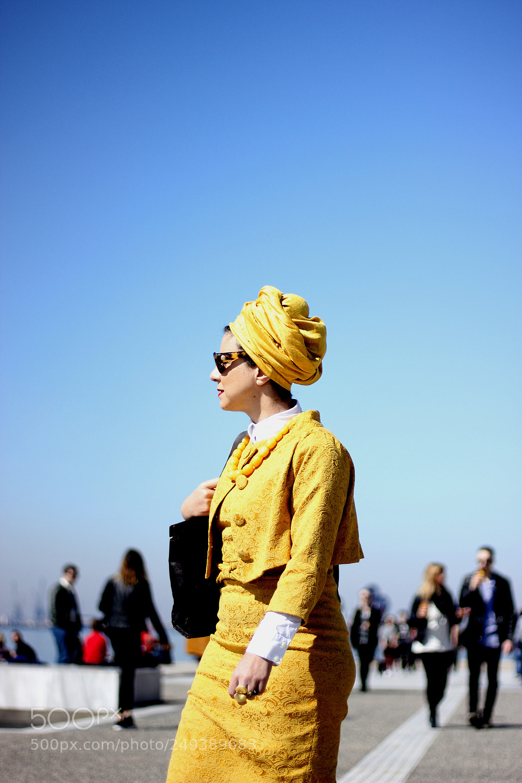 Canon EOS 550D (EOS Rebel T2i / EOS Kiss X4) sample photo. A lady photography