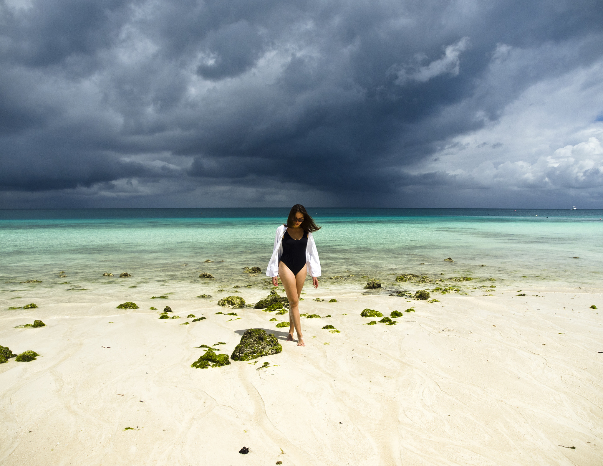 Olympus E-5 sample photo. The girl is waiting for the storm photography