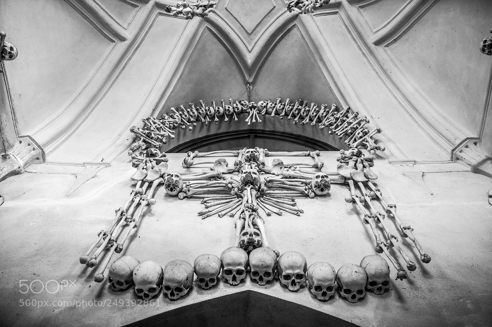 Canon EOS 500D (EOS Rebel T1i / EOS Kiss X3) sample photo. The 'bone church' entrance photography